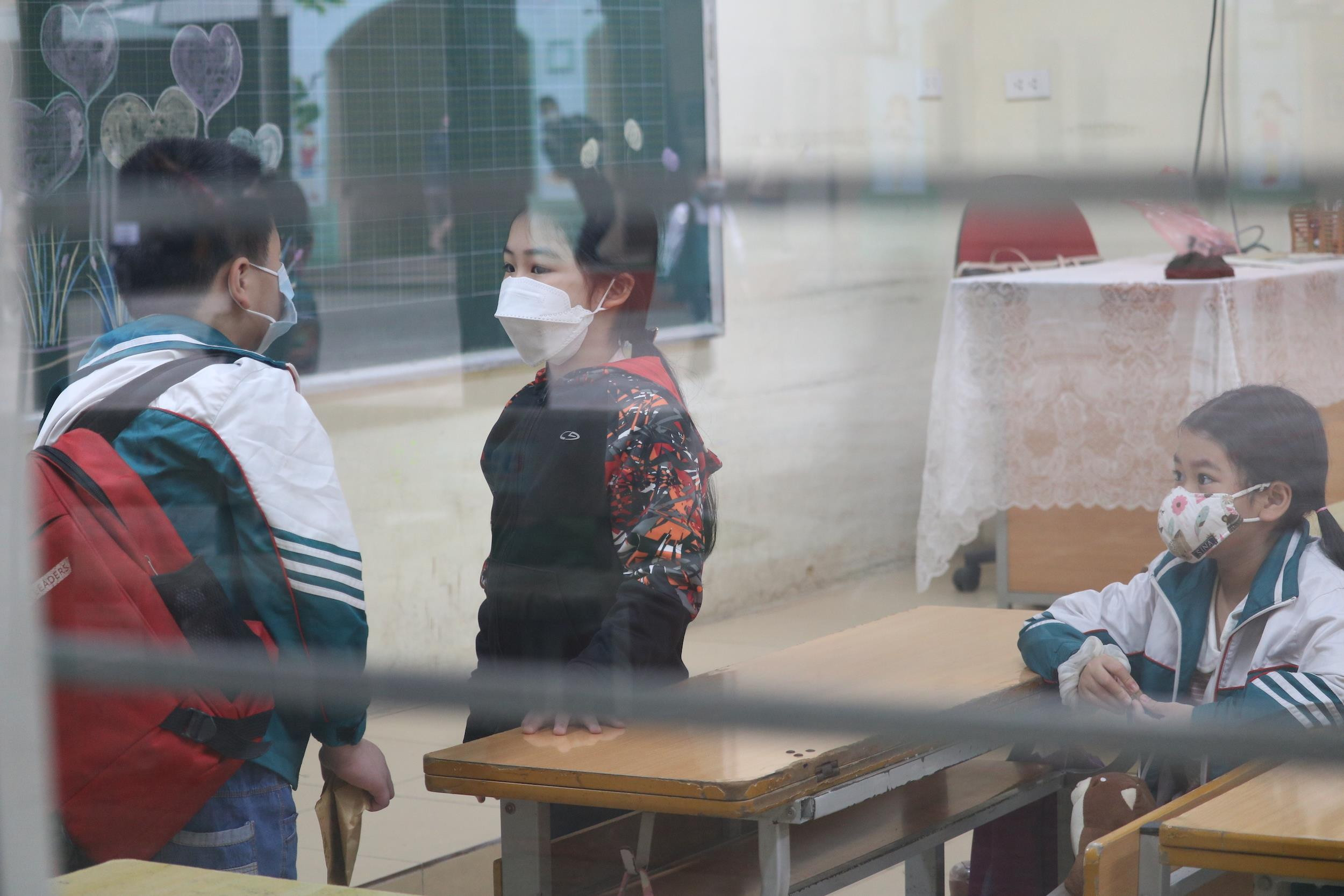 Những cảm xúc đặc biệt ngày đầu học sinh tiểu học trở lại trường - 4