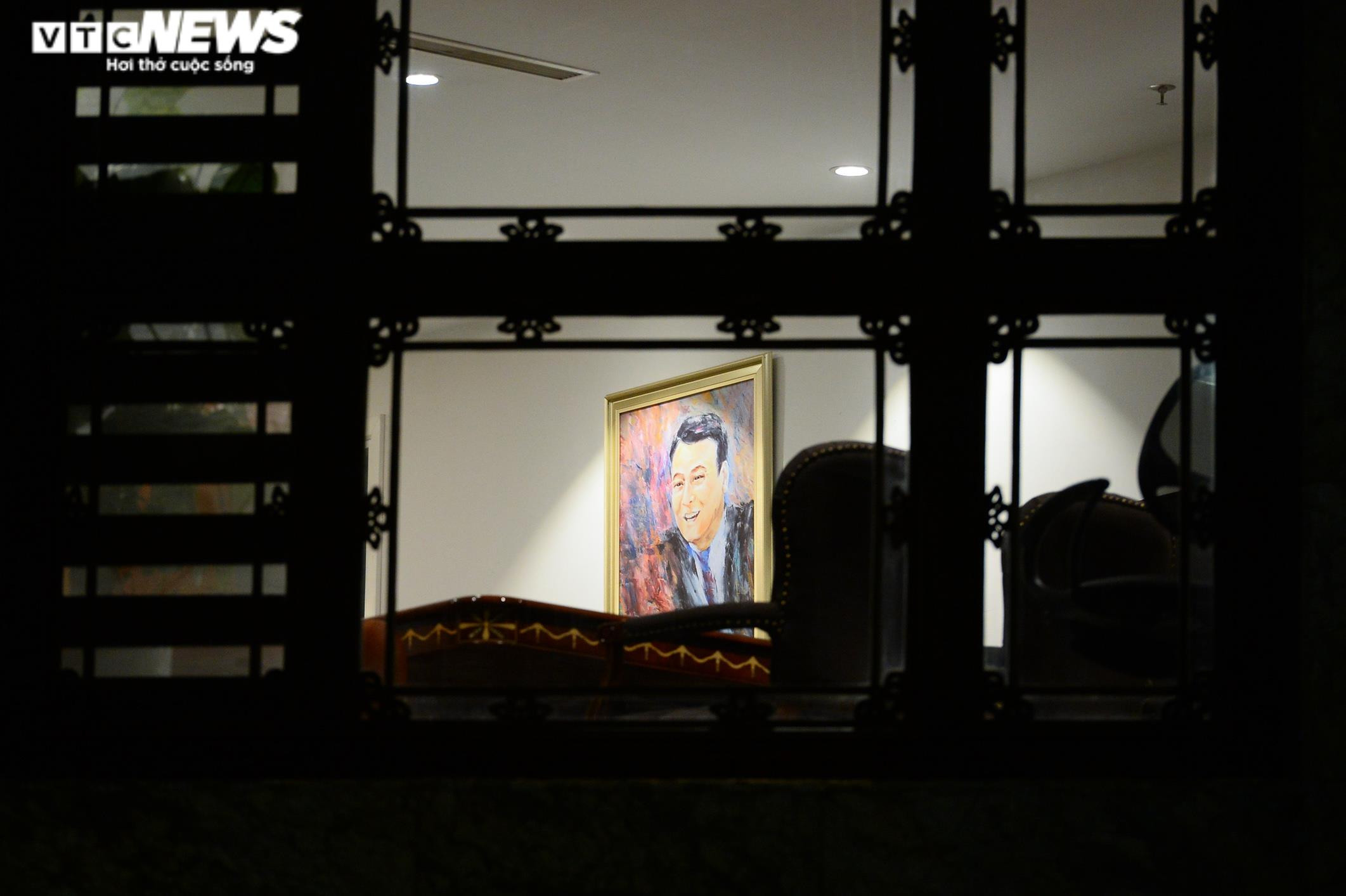 Ảnh: Cảnh sát khám xét trụ sở Tân Hoàng Minh xuyên đêm - 11