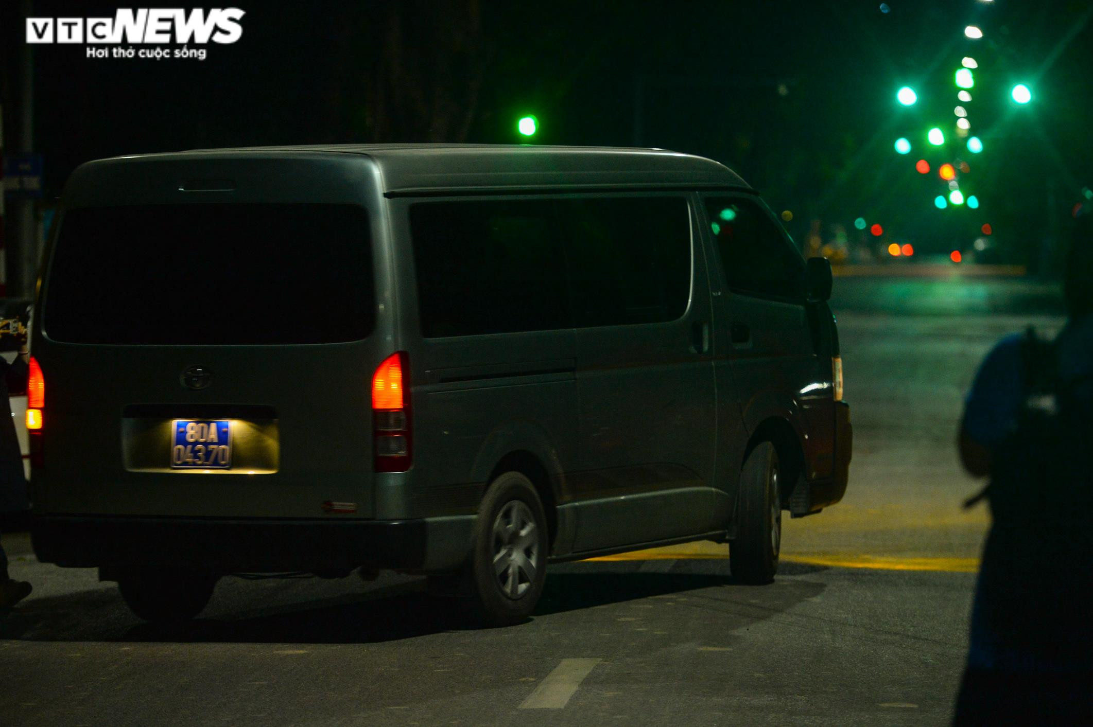 Ảnh: Cảnh sát khám xét trụ sở Tân Hoàng Minh xuyên đêm - 5