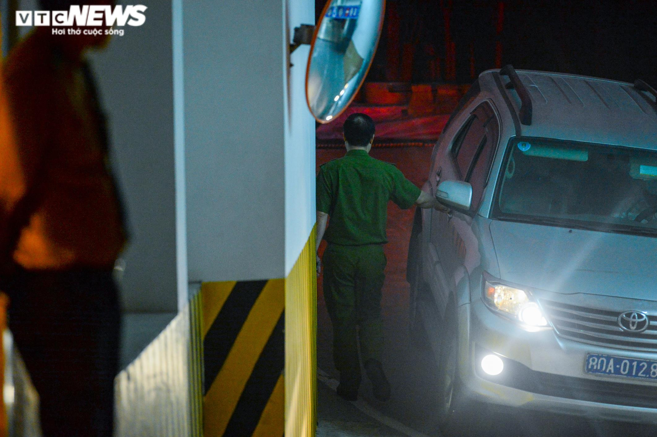 Ảnh: Cảnh sát khám xét trụ sở Tân Hoàng Minh xuyên đêm - 14