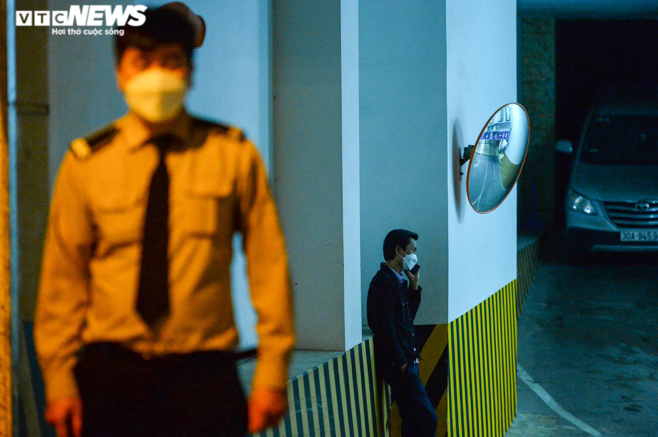 Ảnh: Cảnh sát khám xét trụ sở Tân Hoàng Minh xuyên đêm - 9