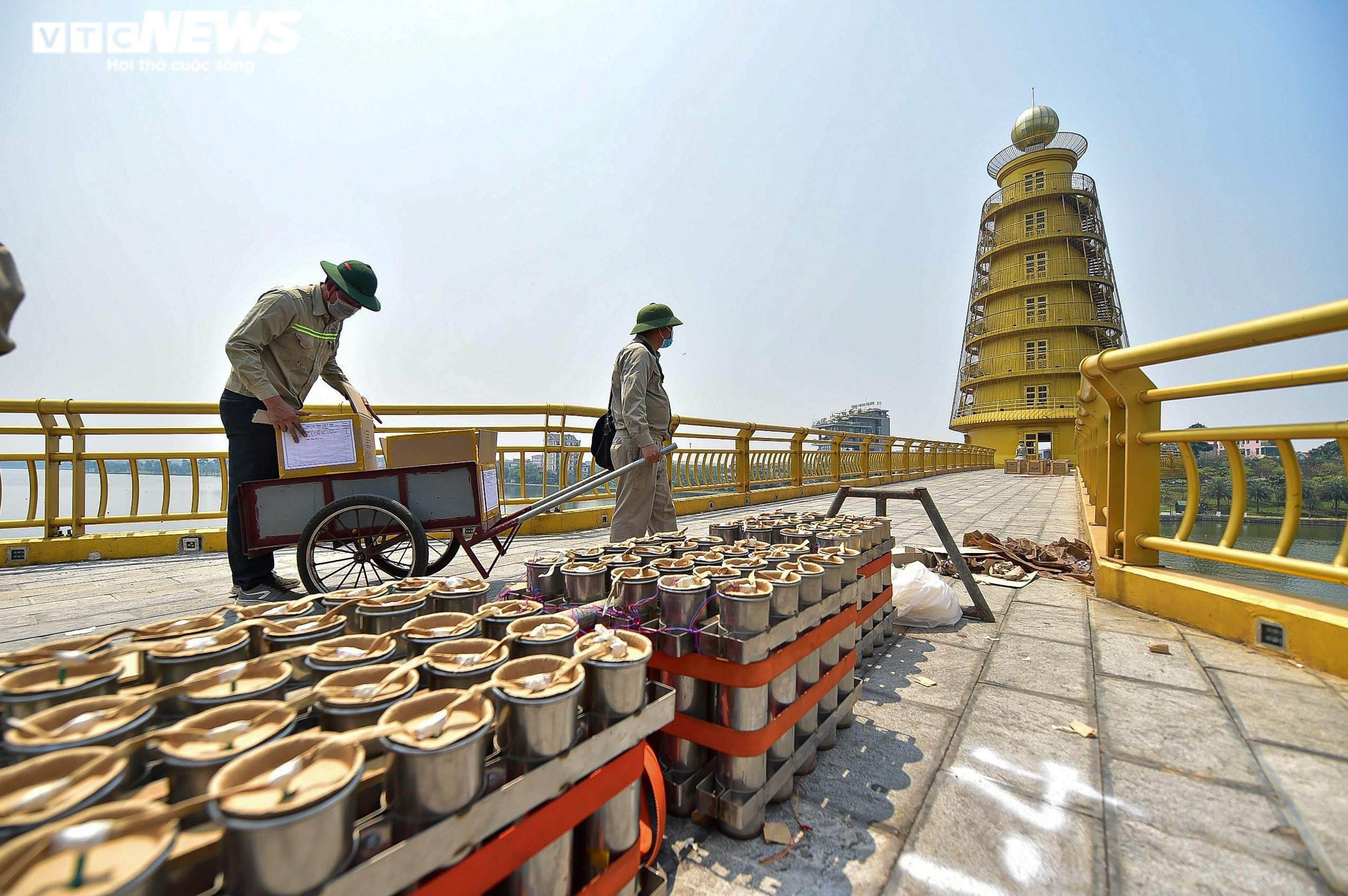 Cận cảnh trận địa pháo hoa tại lễ hội Đền Hùng 2022 trước giờ khai hỏa - 1