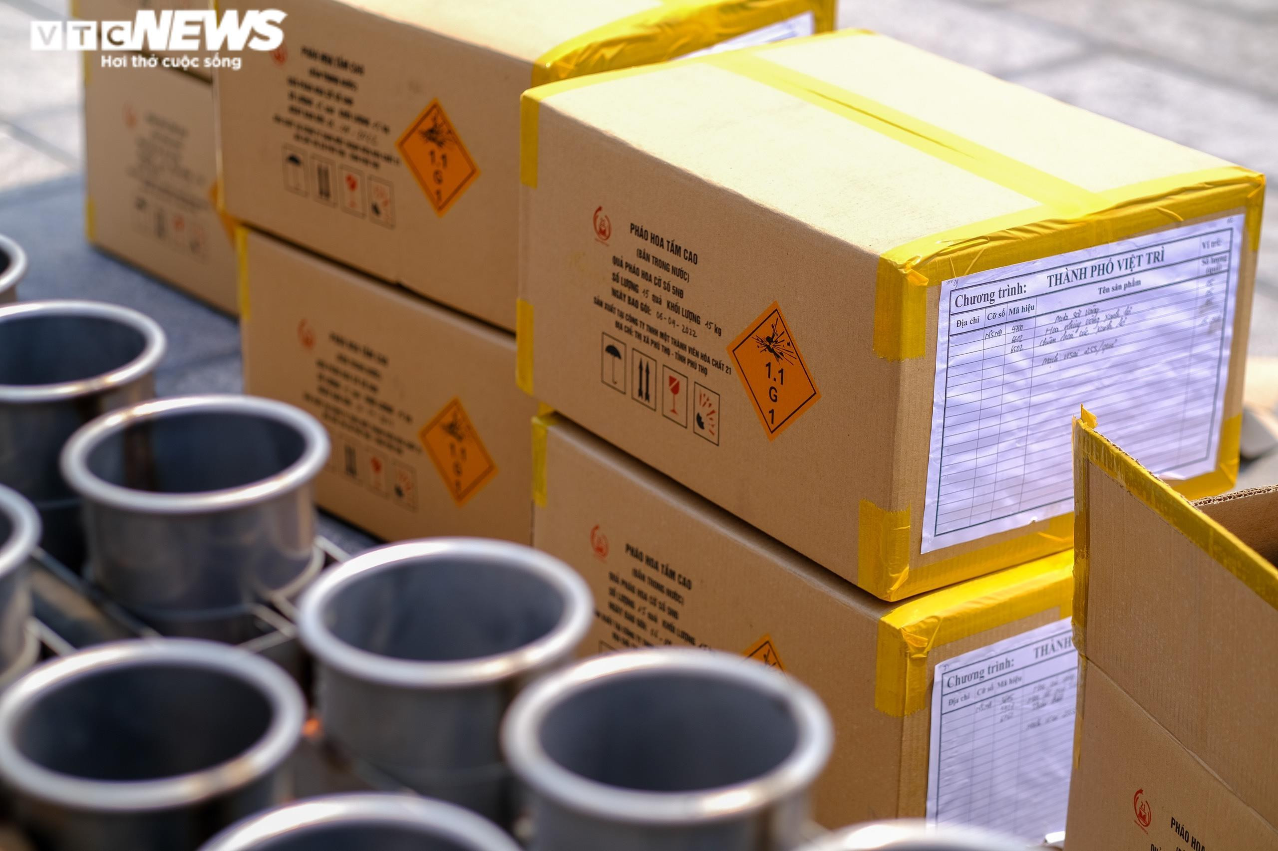 Cận cảnh trận địa pháo hoa tại lễ hội Đền Hùng 2022 trước giờ khai hỏa - 3