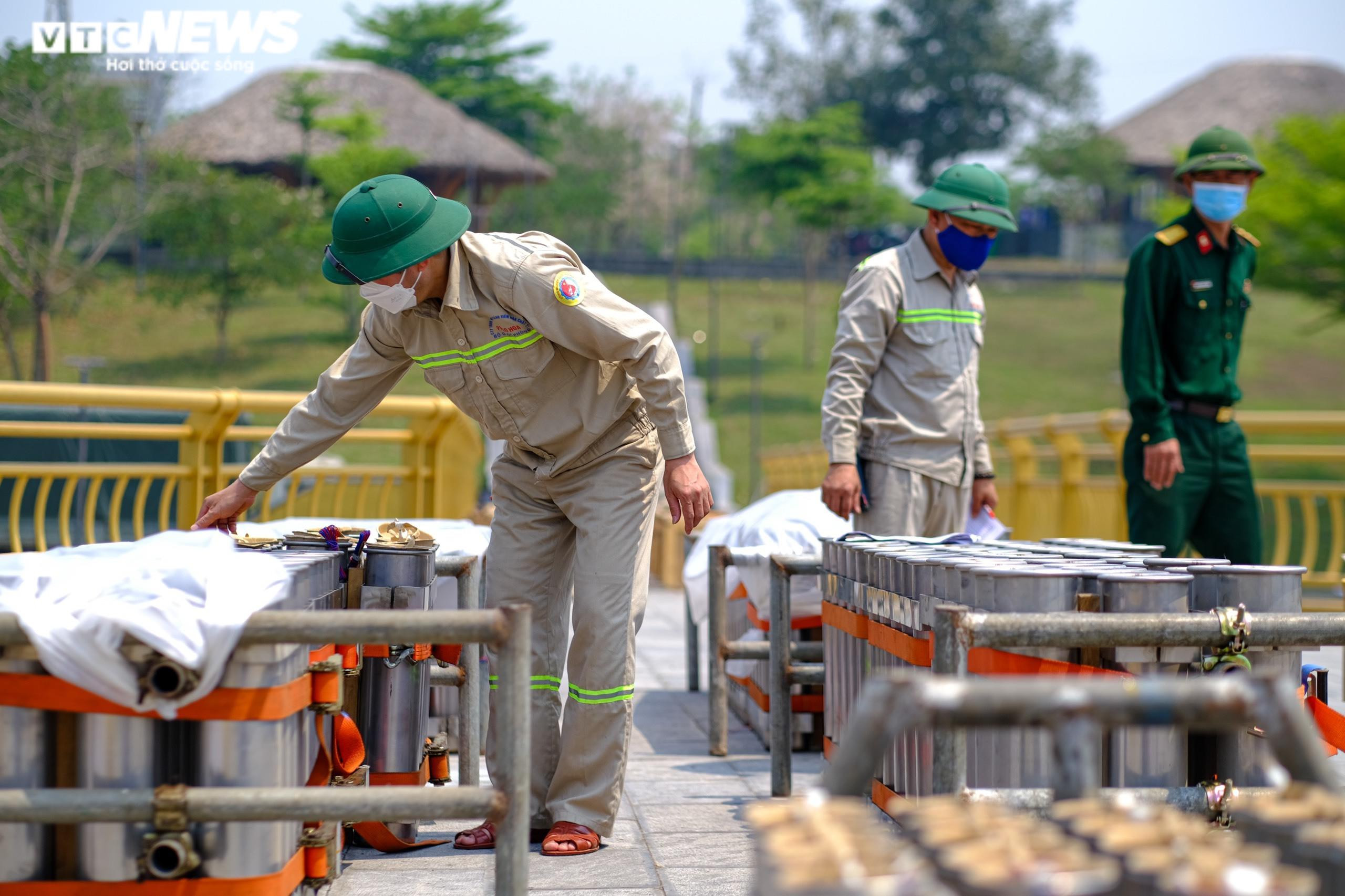 Cận cảnh trận địa pháo hoa tại lễ hội Đền Hùng 2022 trước giờ khai hỏa - 4