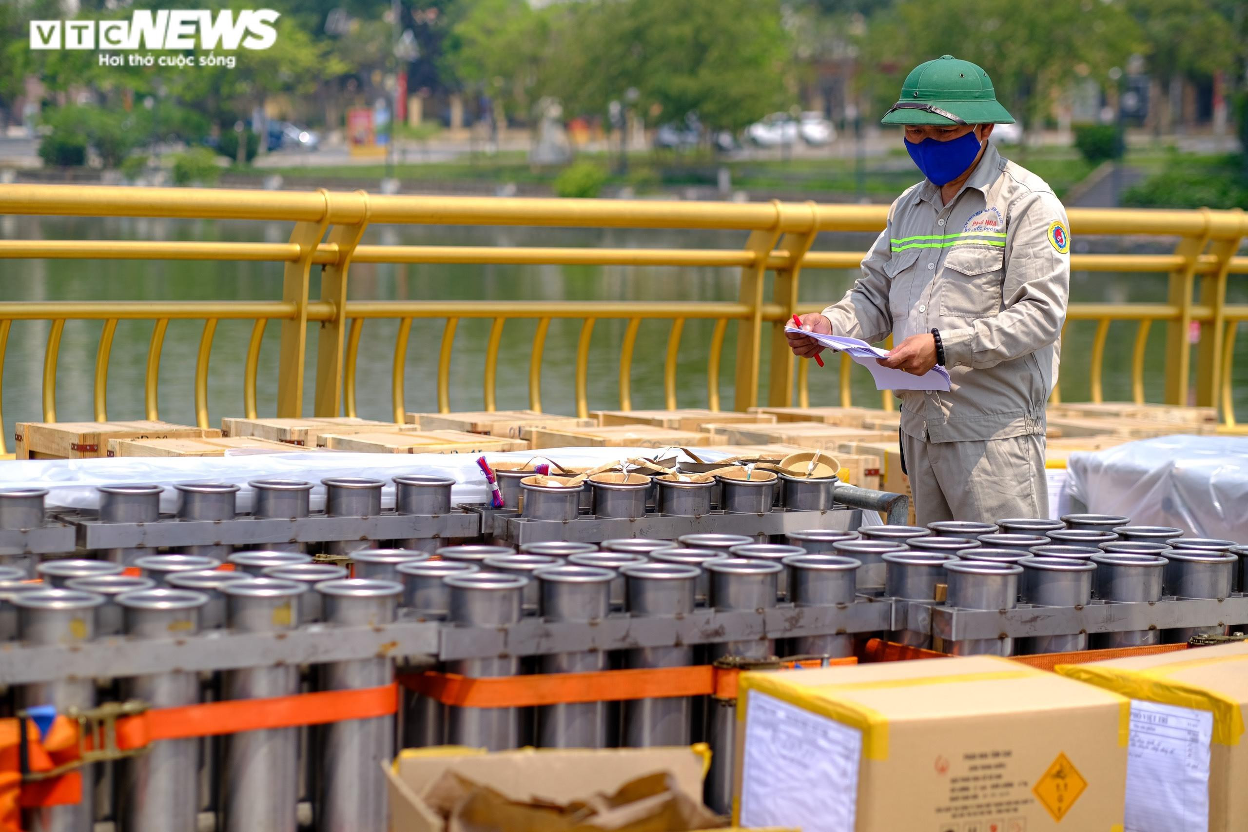 Cận cảnh trận địa pháo hoa tại lễ hội Đền Hùng 2022 trước giờ khai hỏa - 5