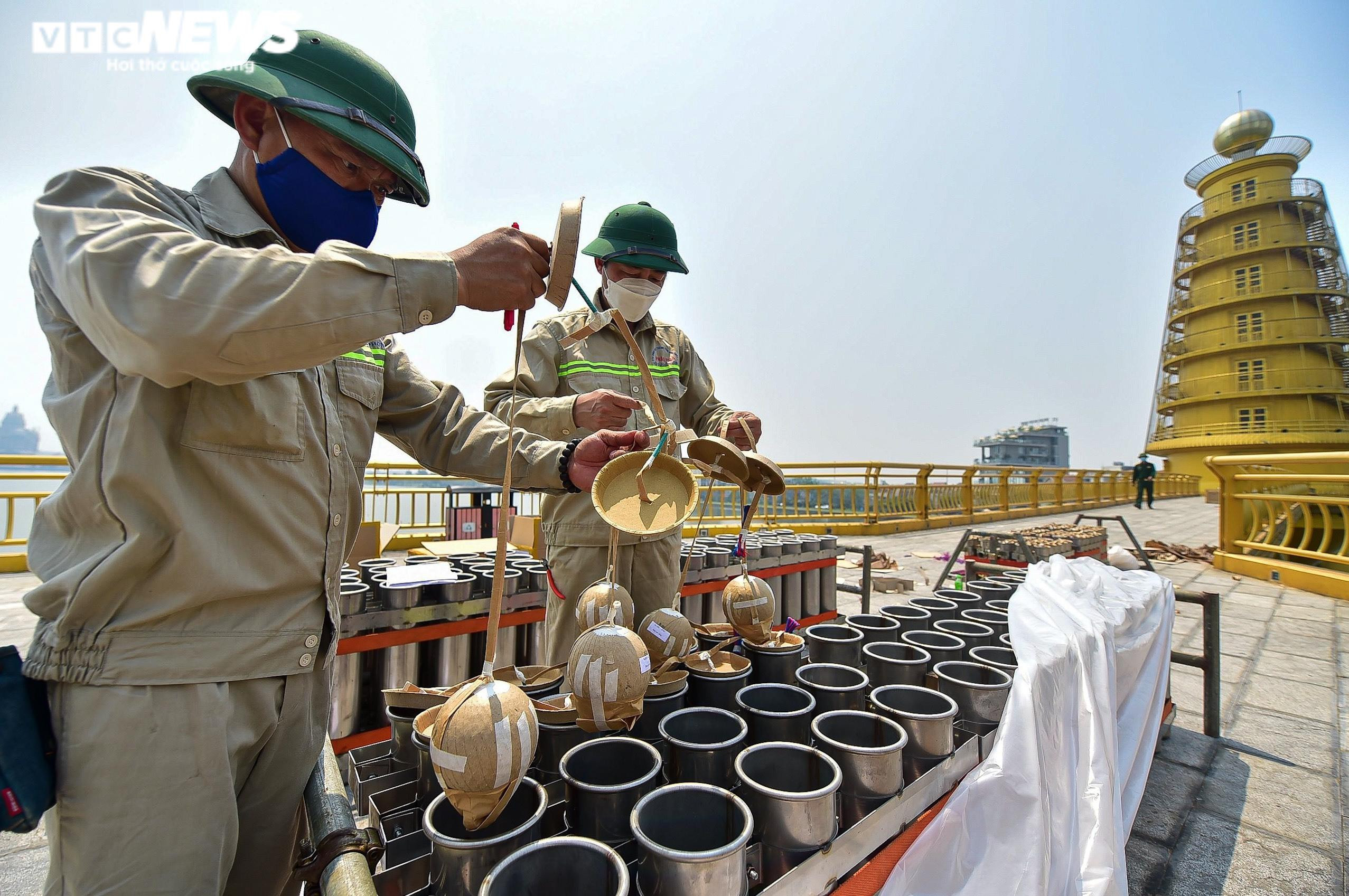 Cận cảnh trận địa pháo hoa tại lễ hội Đền Hùng 2022 trước giờ khai hỏa - 9