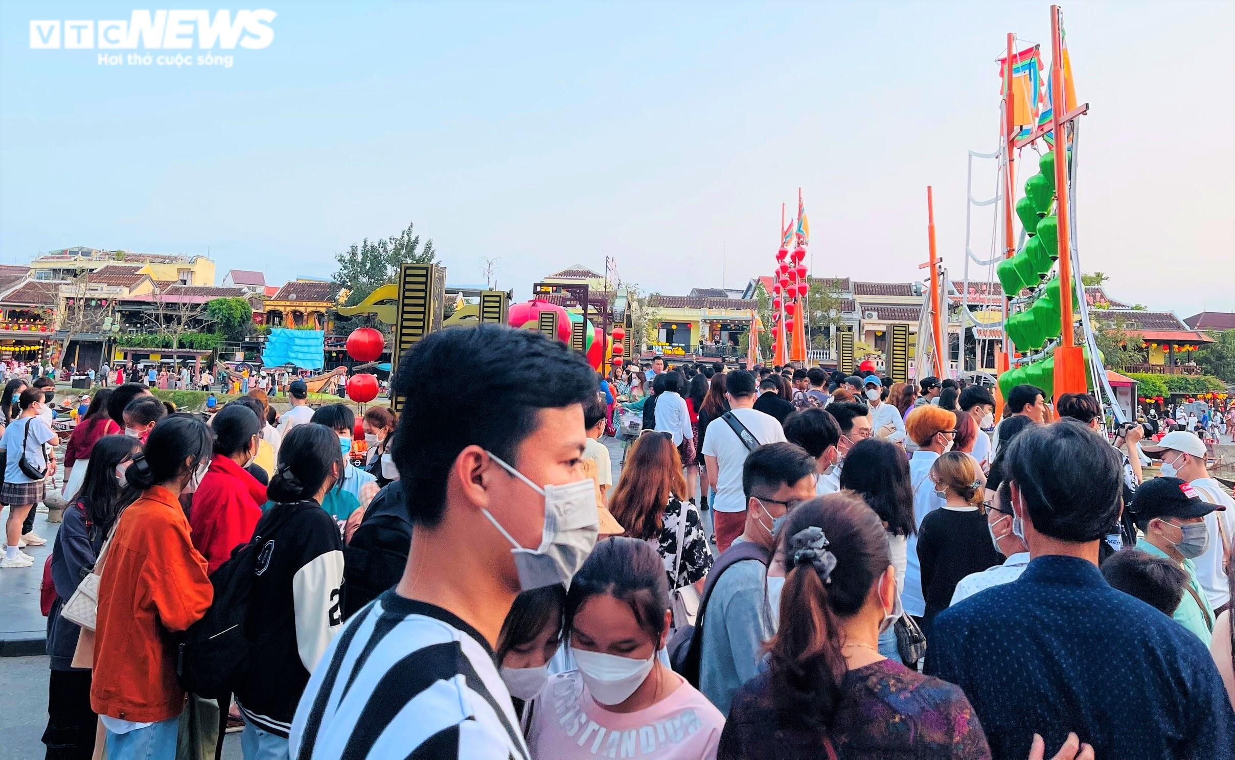 Ảnh: Hai khu di sản văn hóa thế giới ở Quảng Nam ken đặc du khách - 2