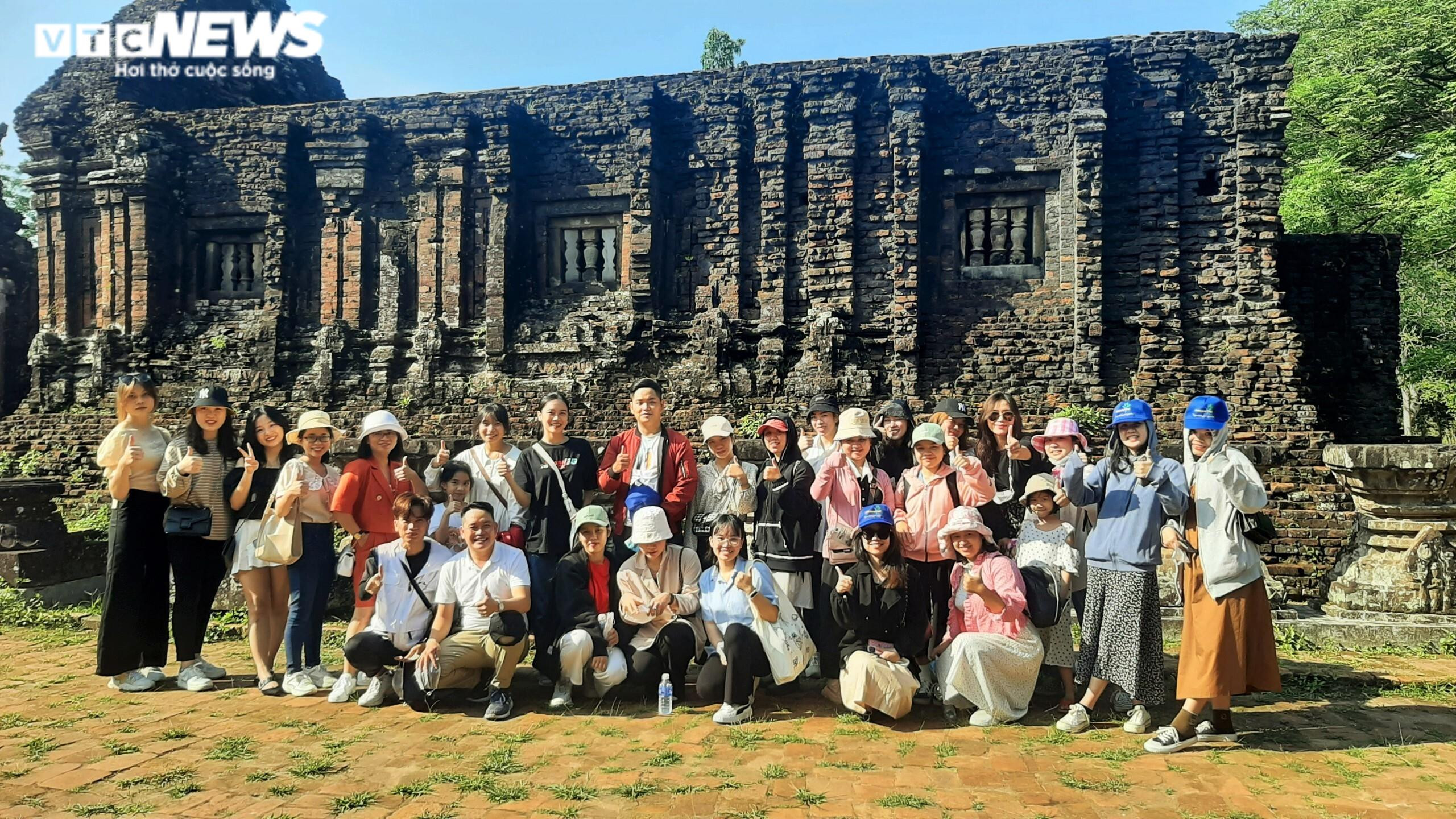 Ảnh: Hai khu di sản văn hóa thế giới ở Quảng Nam ken đặc du khách - 8