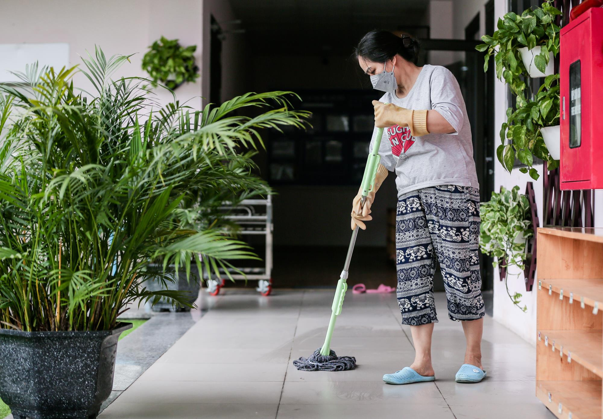 Ảnh: Khẩn trương dọn dẹp vệ sinh đón học sinh mầm non trở lại trường - 3