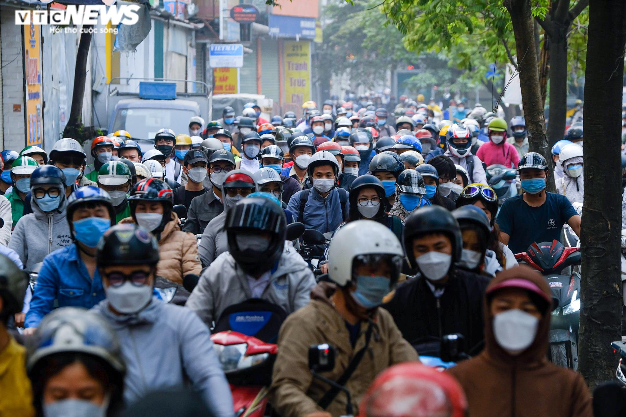 Ngày đầu đi làm sau kỳ nghỉ lễ, xe cộ ken đặc khắp các ngả đường Hà Nội - 5