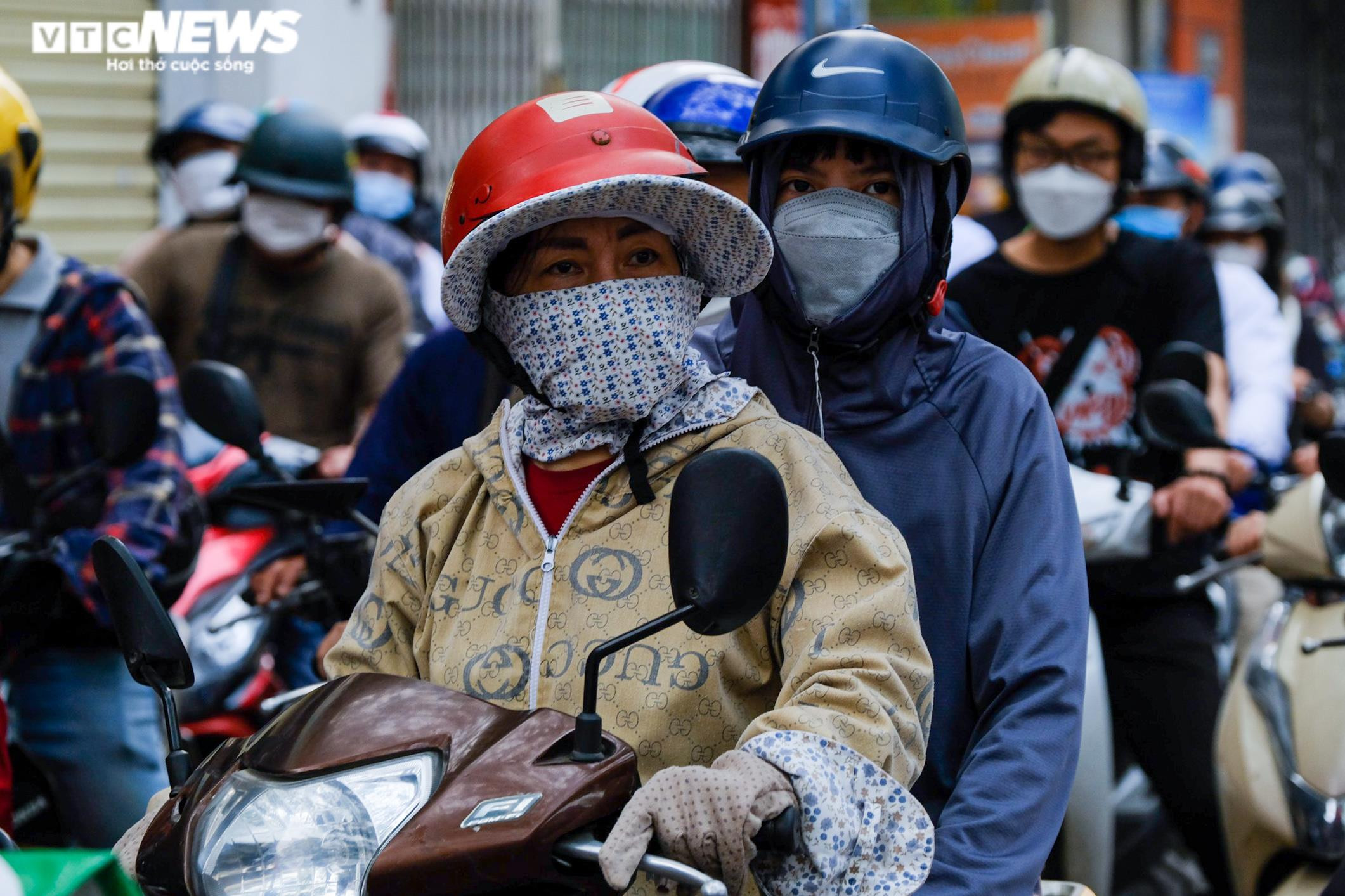 Ngày đầu đi làm sau kỳ nghỉ lễ, xe cộ ken đặc khắp các ngả đường Hà Nội - 11