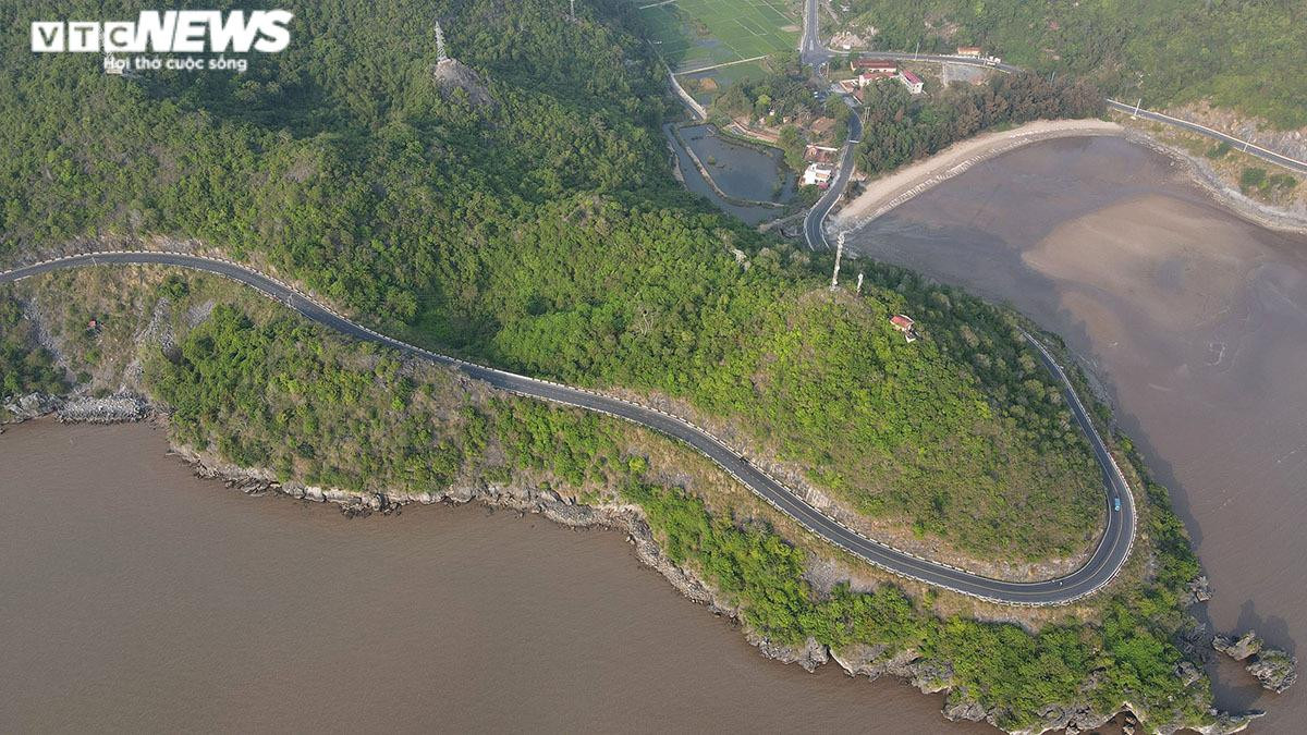 Hải Phòng: Chiêm ngưỡng con đường nghìn tỷ đẹp như tranh vẽ xuyên đảo Cát Bà - 1