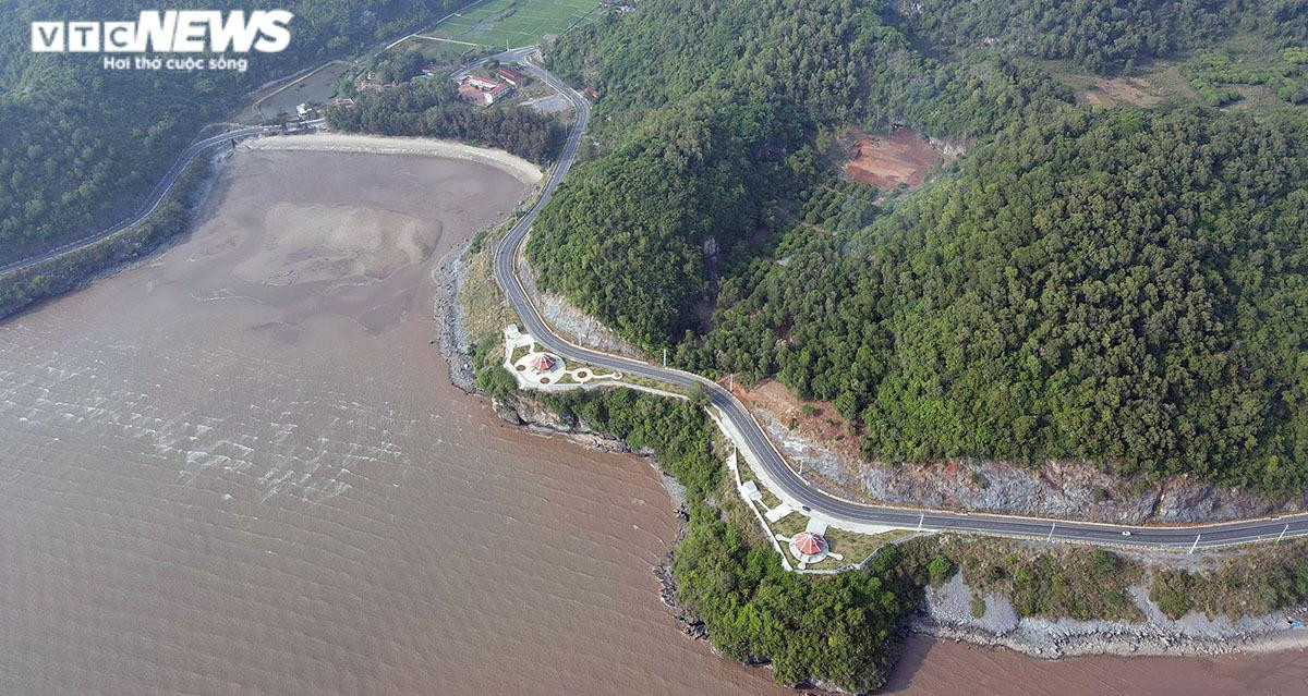 Hải Phòng: Chiêm ngưỡng con đường nghìn tỷ đẹp như tranh vẽ xuyên đảo Cát Bà - 4