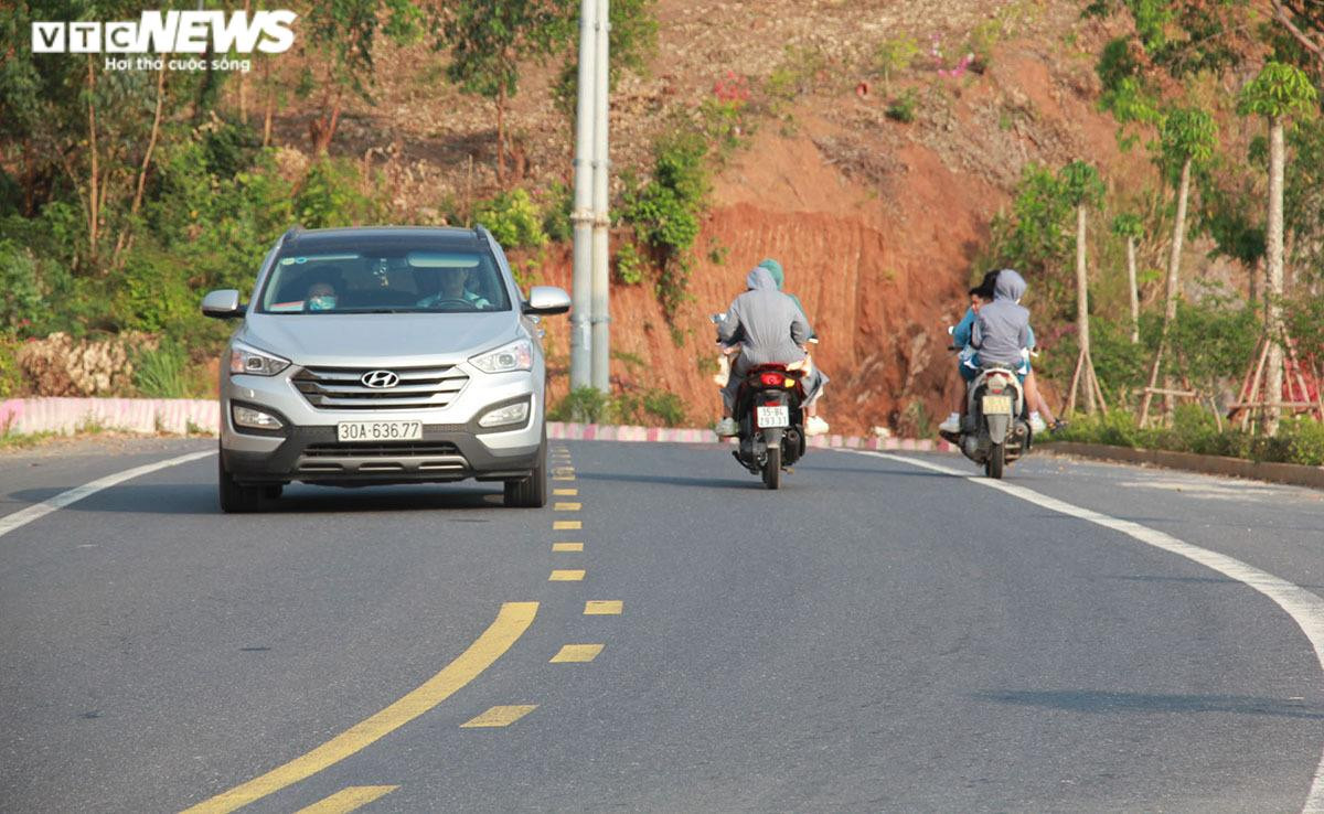 Hải Phòng: Chiêm ngưỡng con đường nghìn tỷ đẹp như tranh vẽ xuyên đảo Cát Bà - 8