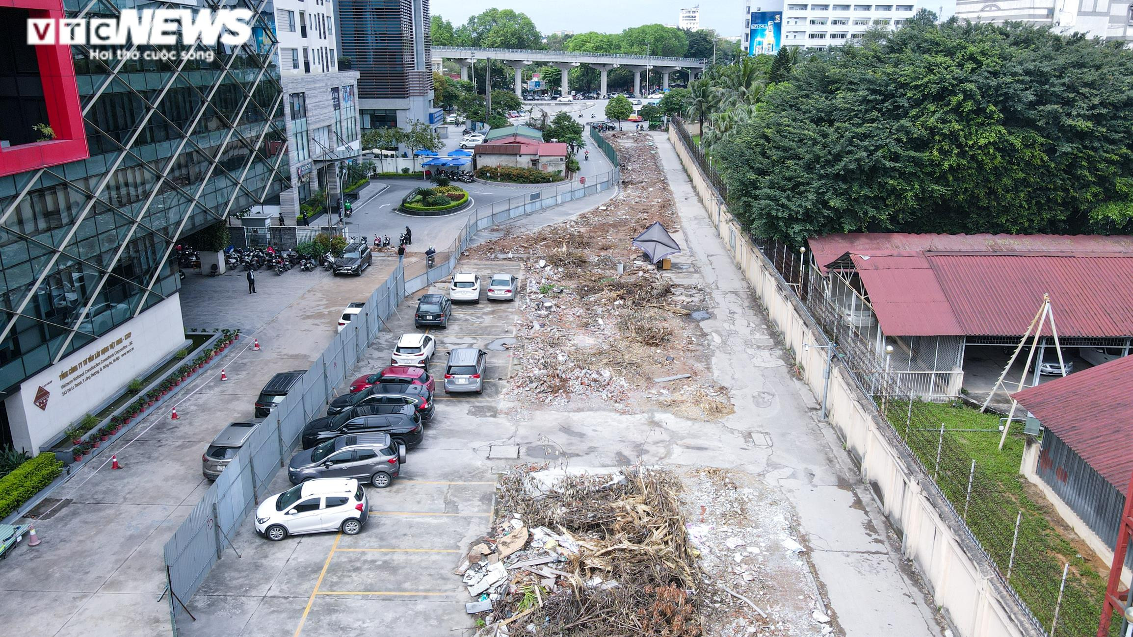 Hà Nội: Thi công ì ạch, đường Huỳnh Thúc Kháng kéo dài thành nơi đổ rác - 2