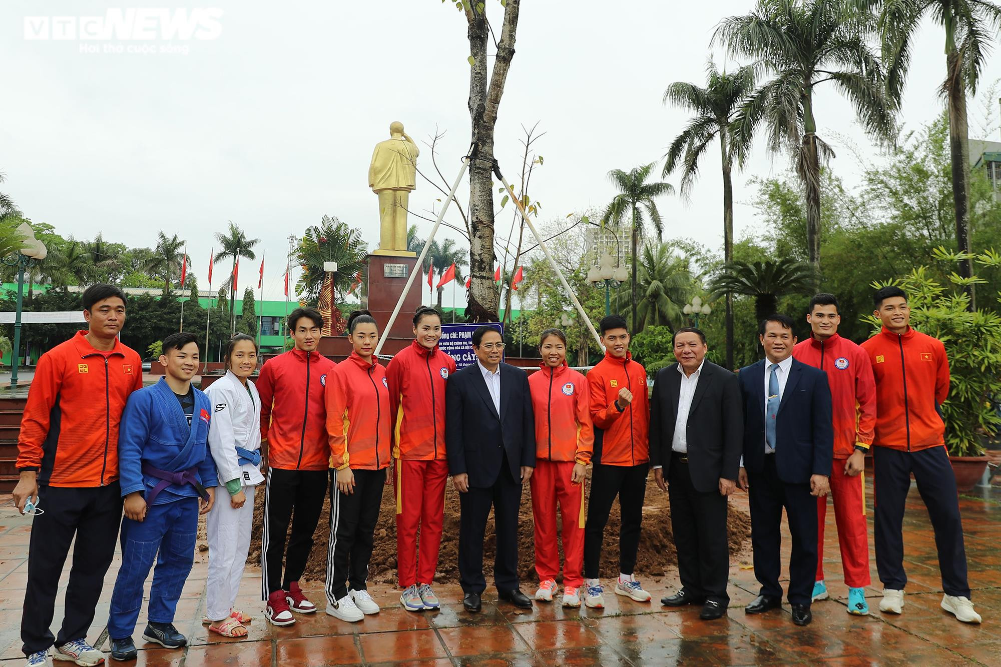 Thủ tướng: 'VĐV Việt Nam dự SEA Games cần thể hiện vai trò sứ giả hòa bình' - 9