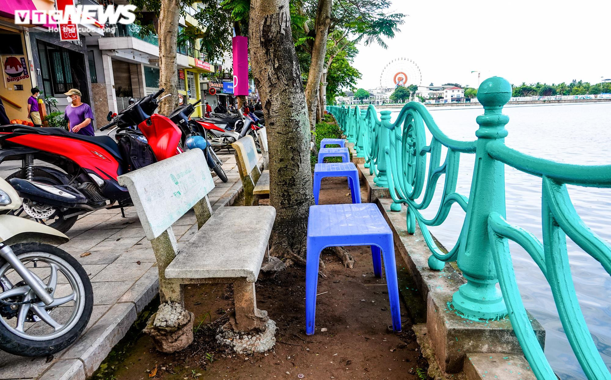 Vỉa hè bị chiếm dụng để kinh doanh, dân muốn ngồi ghế đá phải trả tiền mua nước - 9