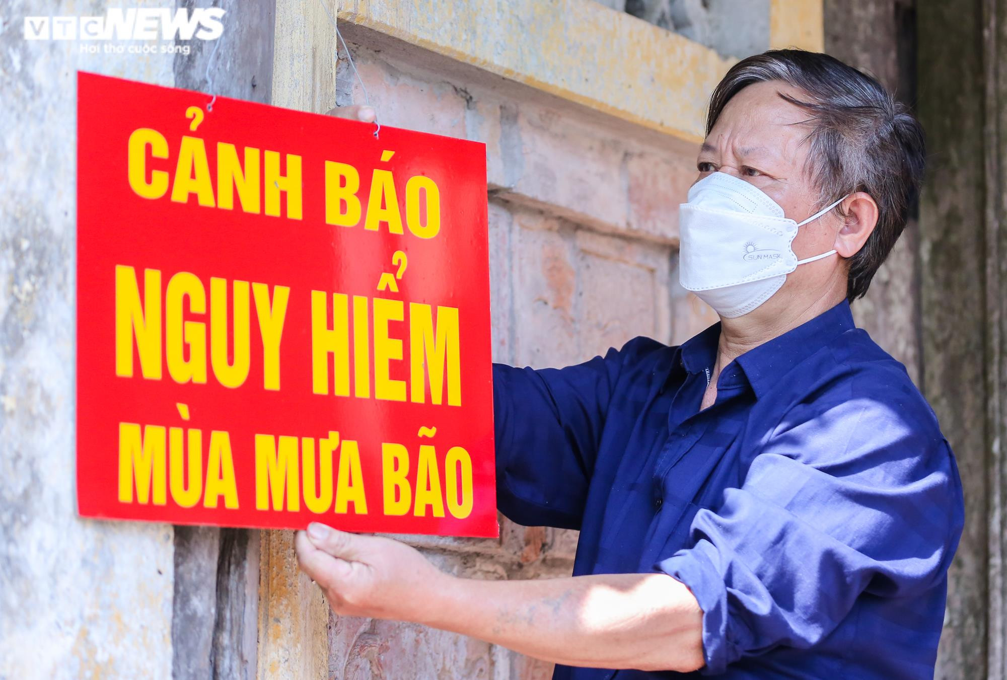 Ảnh: Ngôi chùa gần 700 năm ở Hà Nội nguy cơ sập đổ, dân không dám vào dâng hương - 10