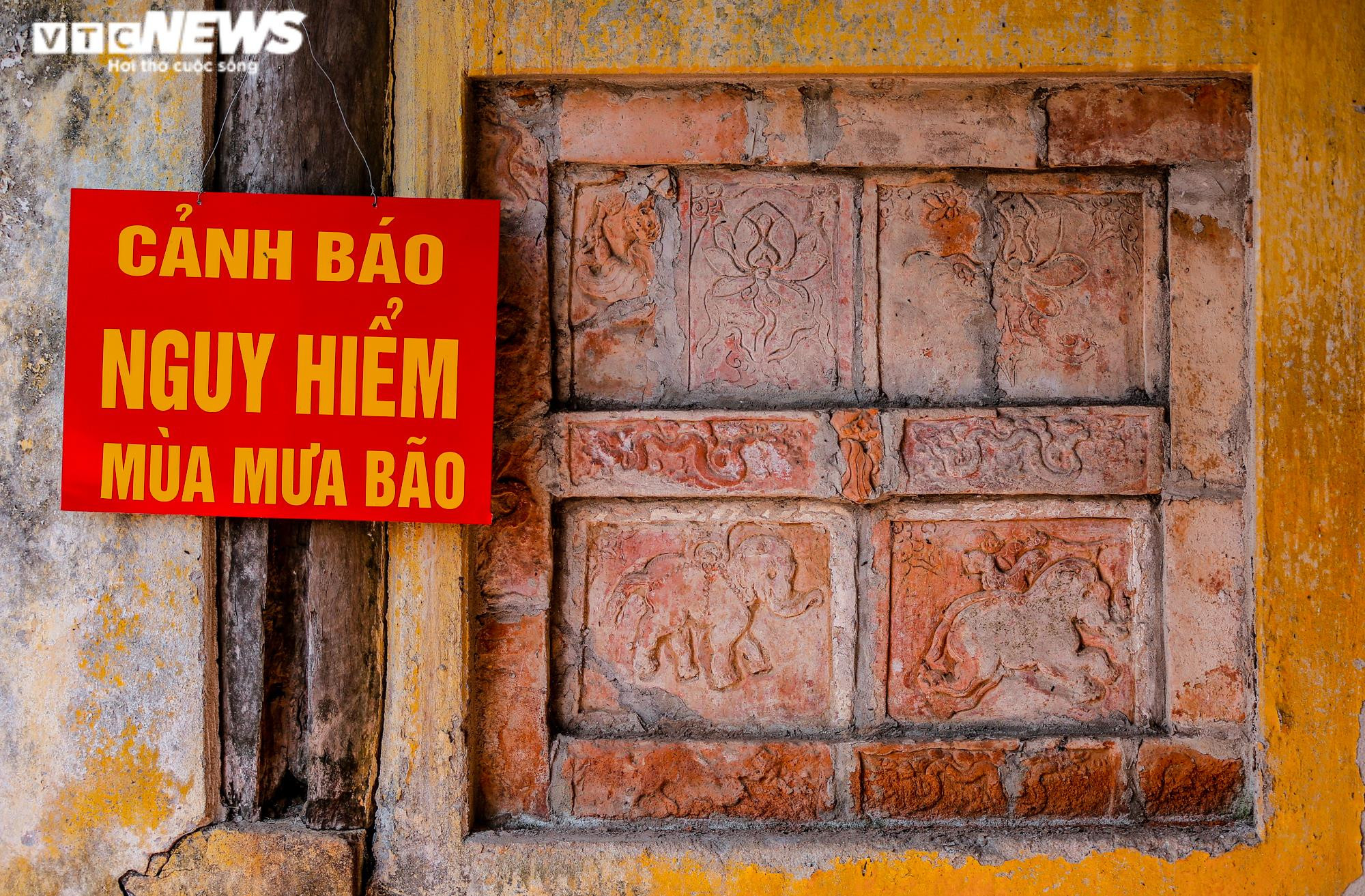 Ảnh: Ngôi chùa gần 700 năm ở Hà Nội nguy cơ sập đổ, dân không dám vào dâng hương - 13