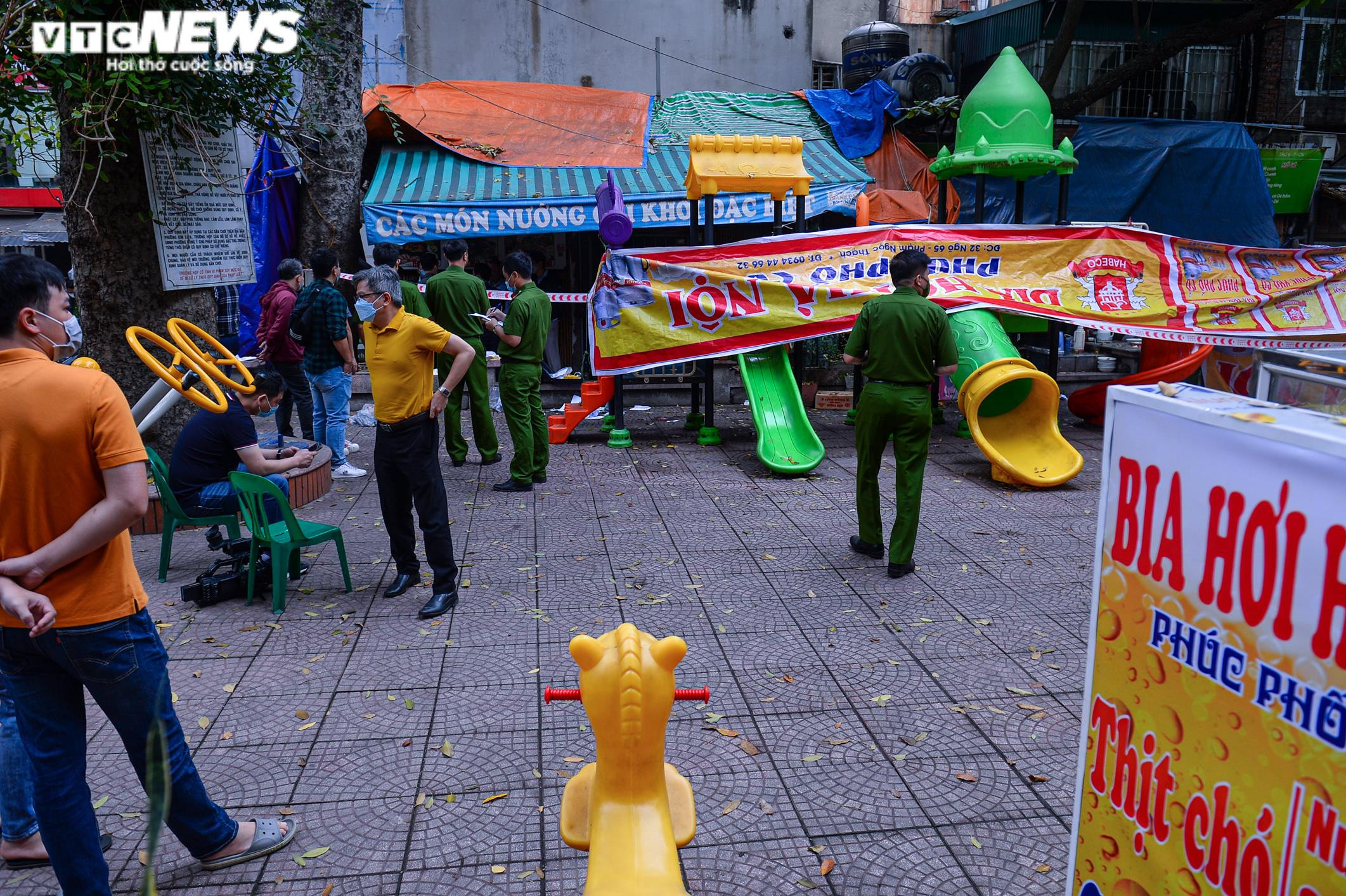 Ảnh: Hiện trường tang thương vụ cháy khiến 5 người chết ở Hà Nội - 1