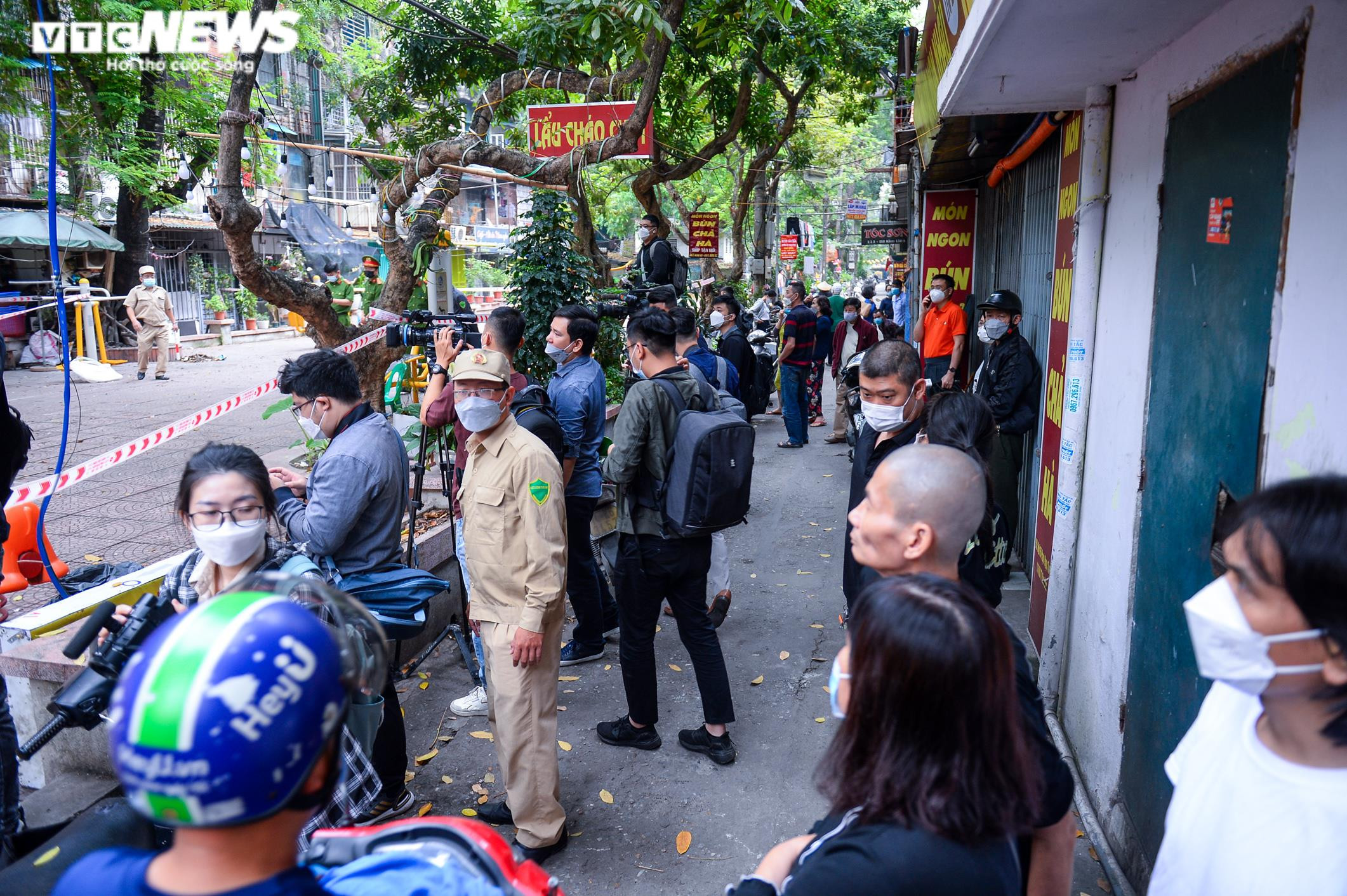 Ảnh: Hiện trường tang thương vụ cháy khiến 5 người chết ở Hà Nội - 7