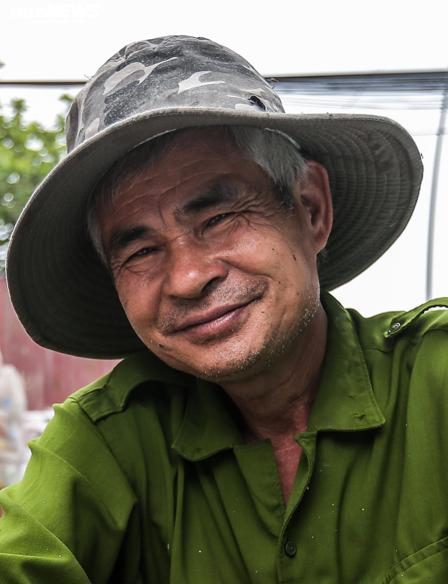 Ảnh: Cuộc sống mịt mù khói ô nhiễm ở làng tái chế rác thải nhựa lớn nhất Hà Nội - 27