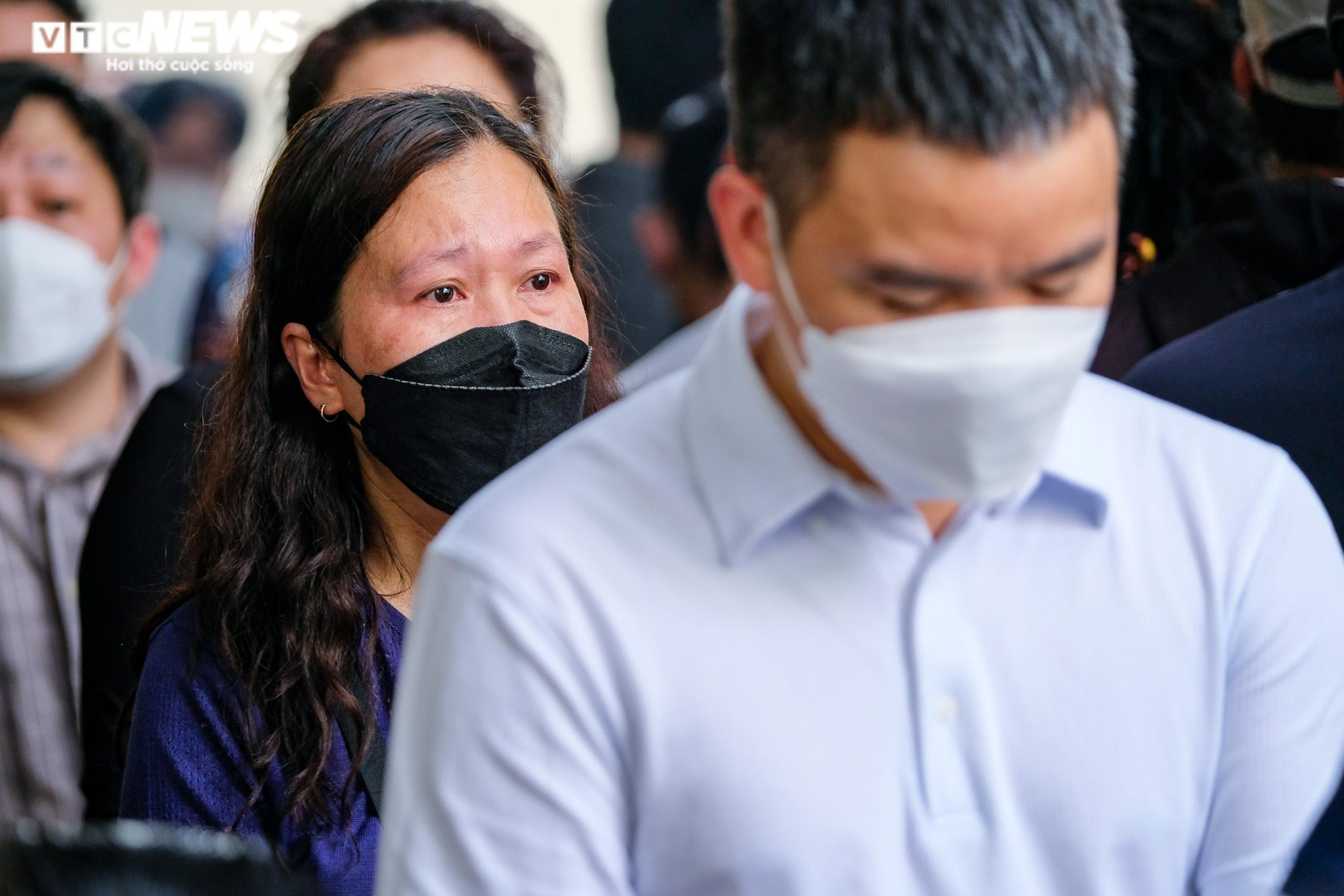 Ảnh: Đám tang đẫm nước mắt tiễn biệt 5 người cùng gia đình bị chết cháy ở Hà Nội - 7