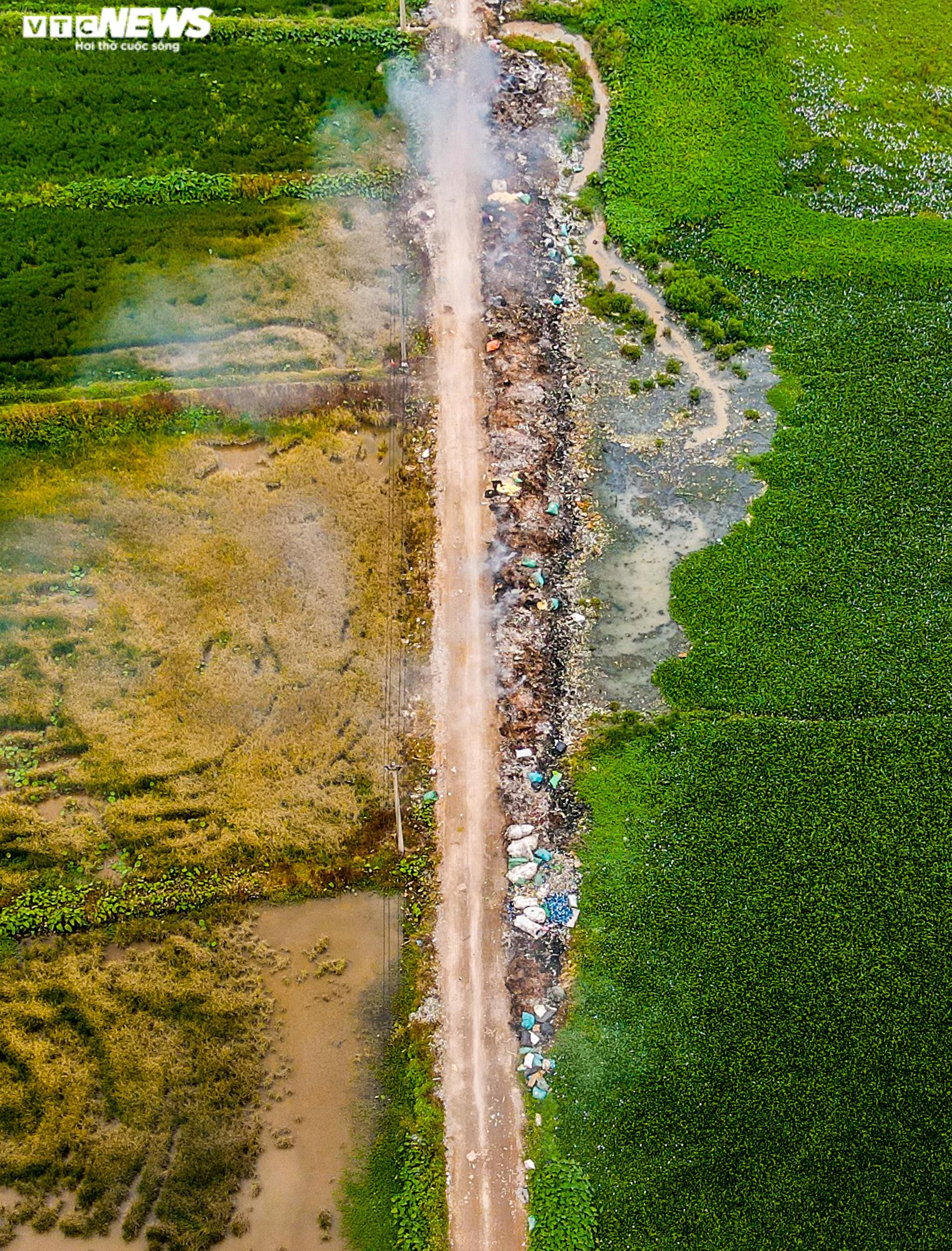 Ảnh: Cuộc sống mịt mù khói ô nhiễm ở làng tái chế rác thải nhựa lớn nhất Hà Nội - 5