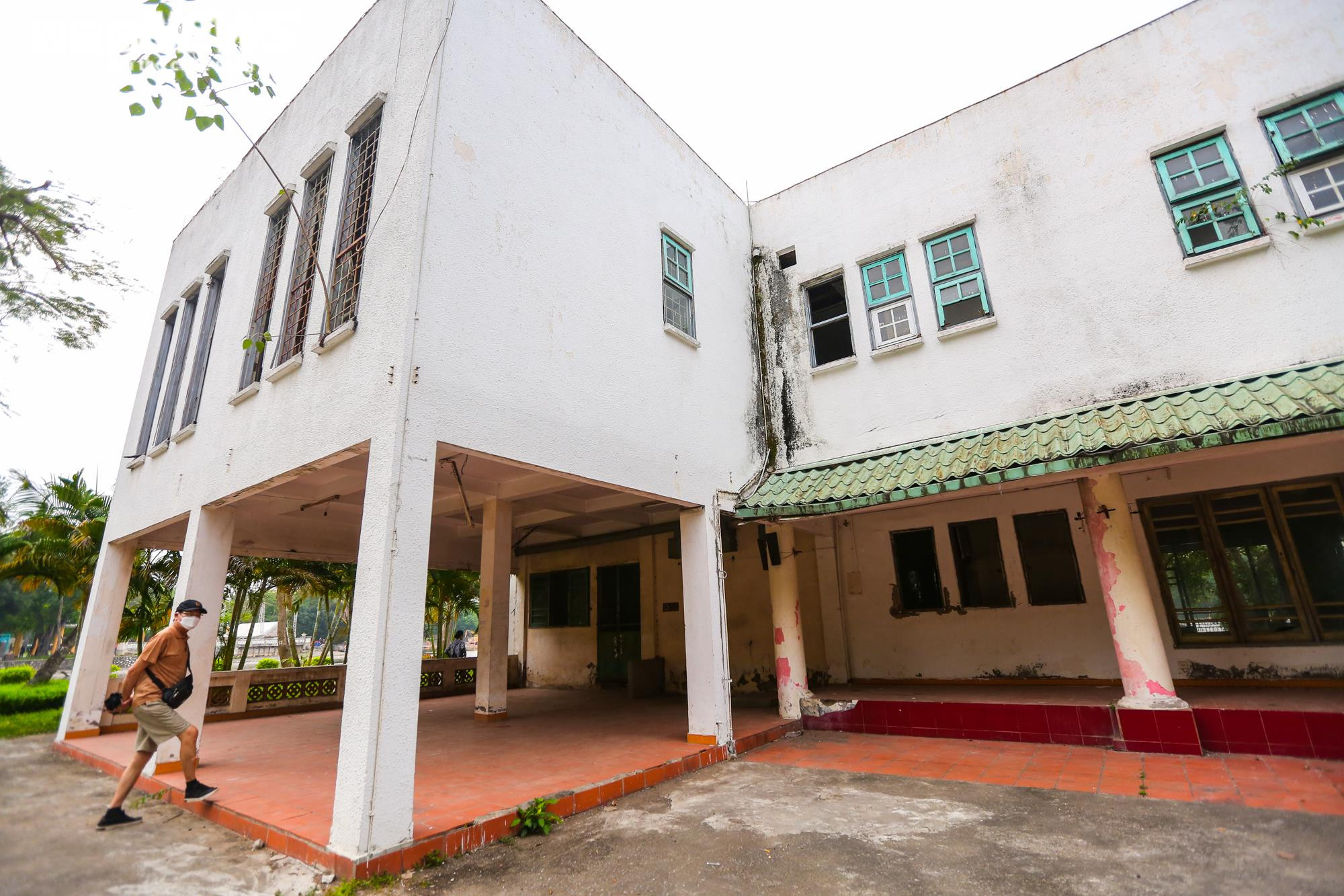 Ảnh: Hai công viên nổi tiếng Hà Nội xuống cấp, 'bẫy' người đến vui chơi - 23