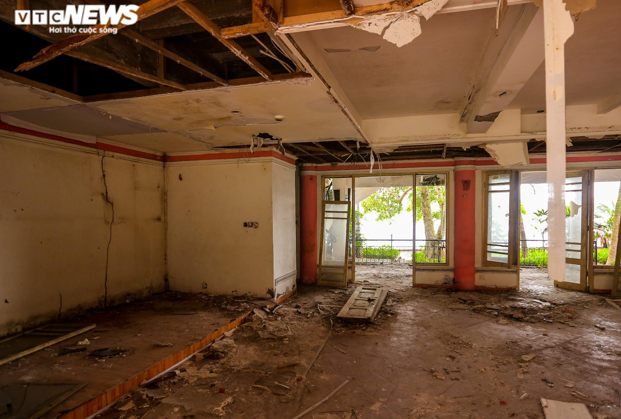 Ảnh: Hai công viên nổi tiếng Hà Nội xuống cấp, 'bẫy' người đến vui chơi - 24