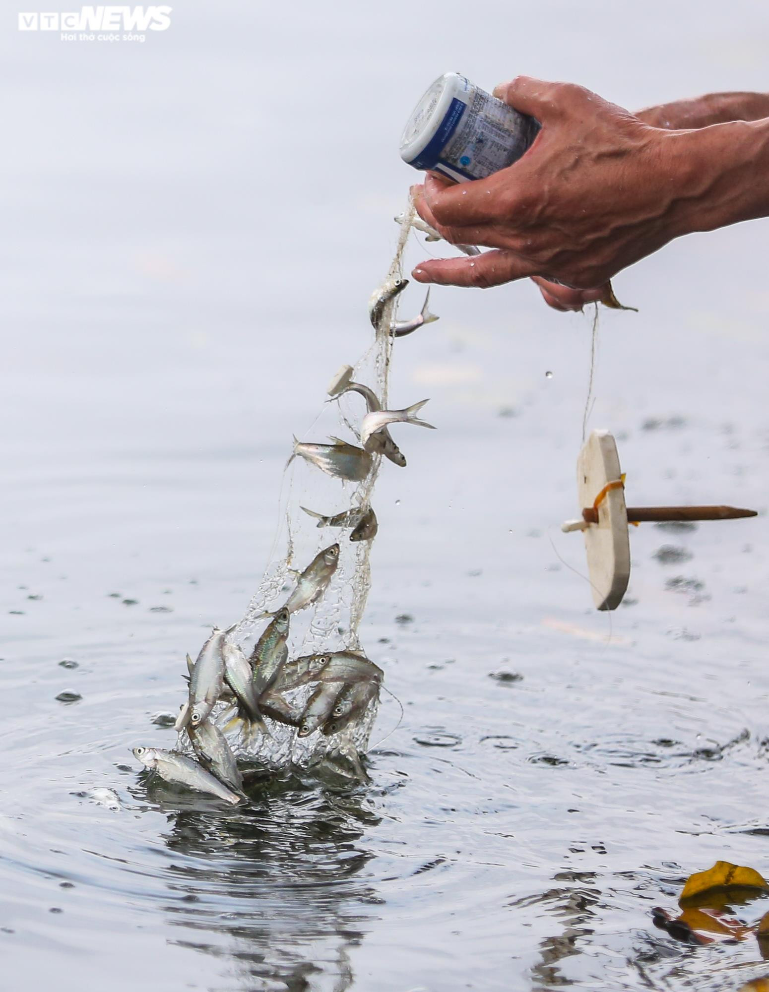 Ảnh: Hai công viên nổi tiếng Hà Nội xuống cấp, 'bẫy' người đến vui chơi - 20