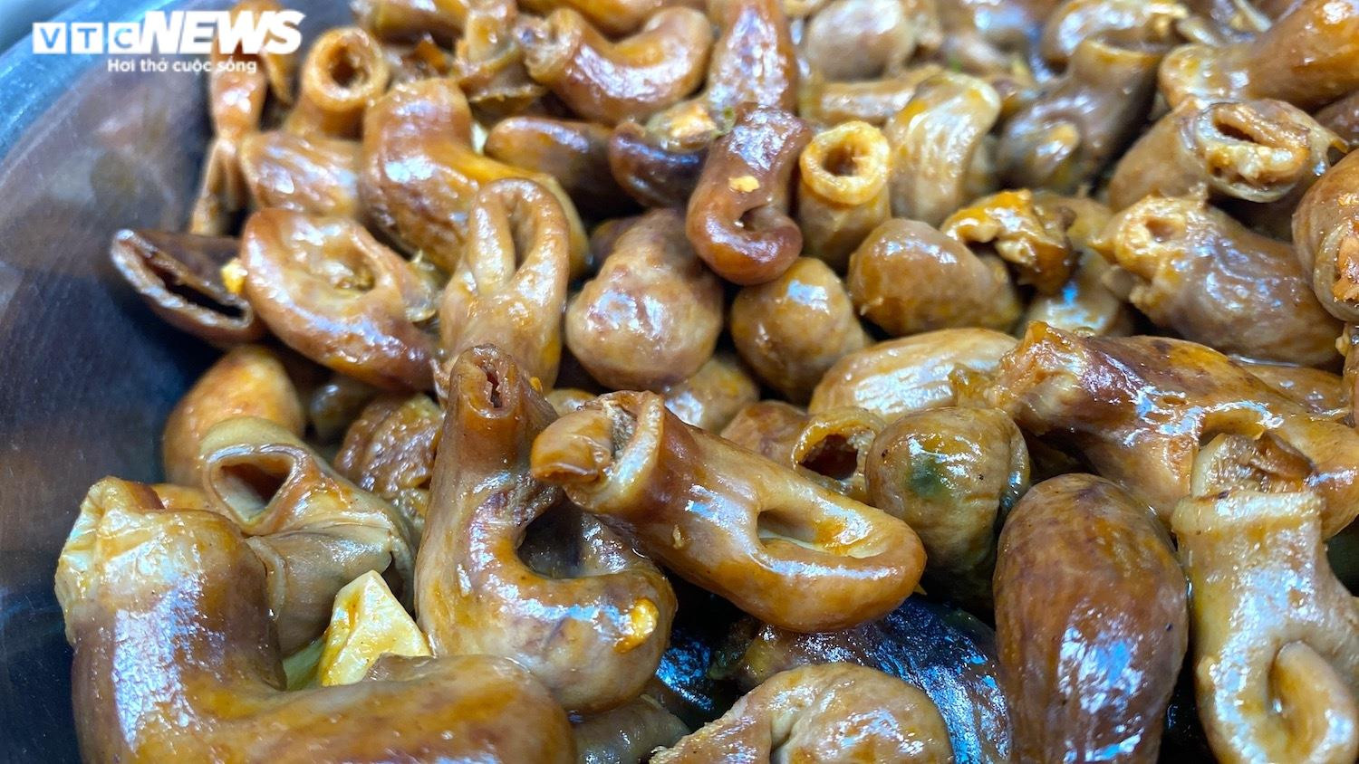 Quán bún đầu cá độc lạ, siêu hút khách ở Hà Nội - 3