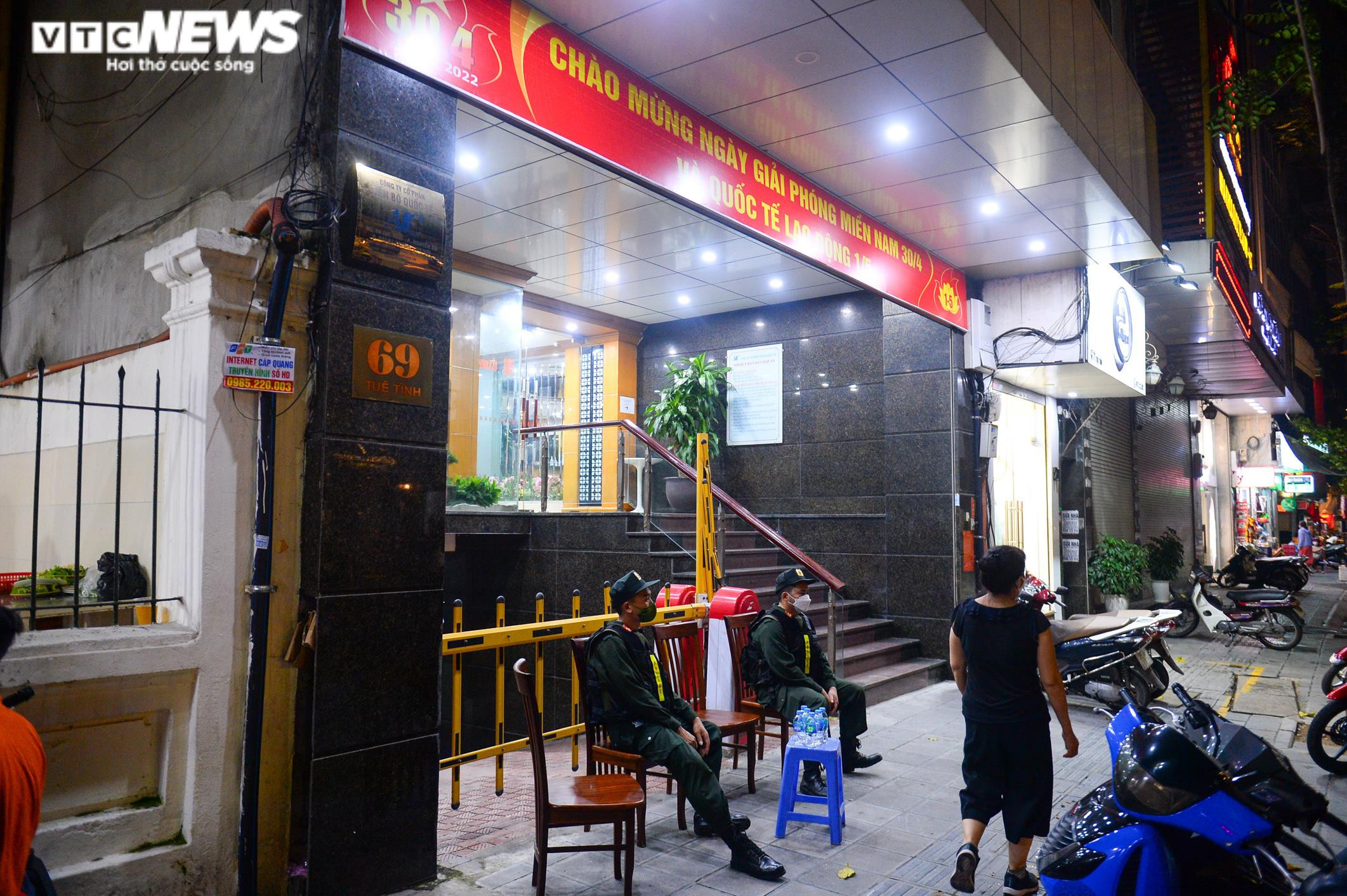 Ảnh: Khám xét trụ sở AIC Group của bà Nguyễn Thị Thanh Nhàn - 9