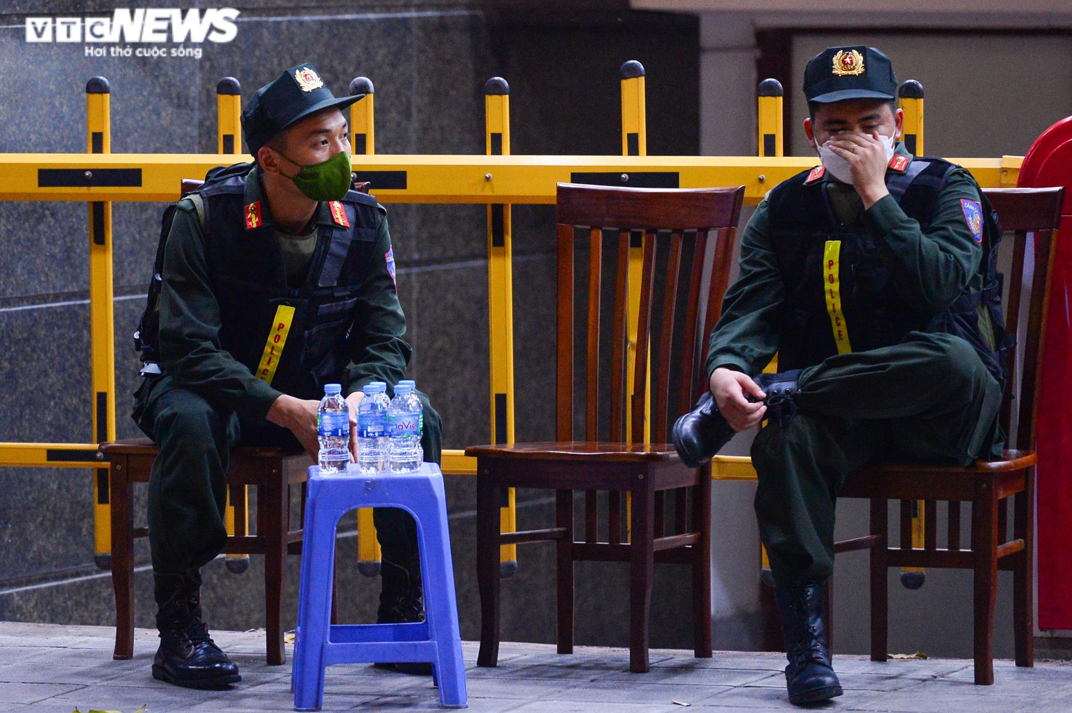 Ảnh: Khám xét trụ sở AIC Group của bà Nguyễn Thị Thanh Nhàn - 3