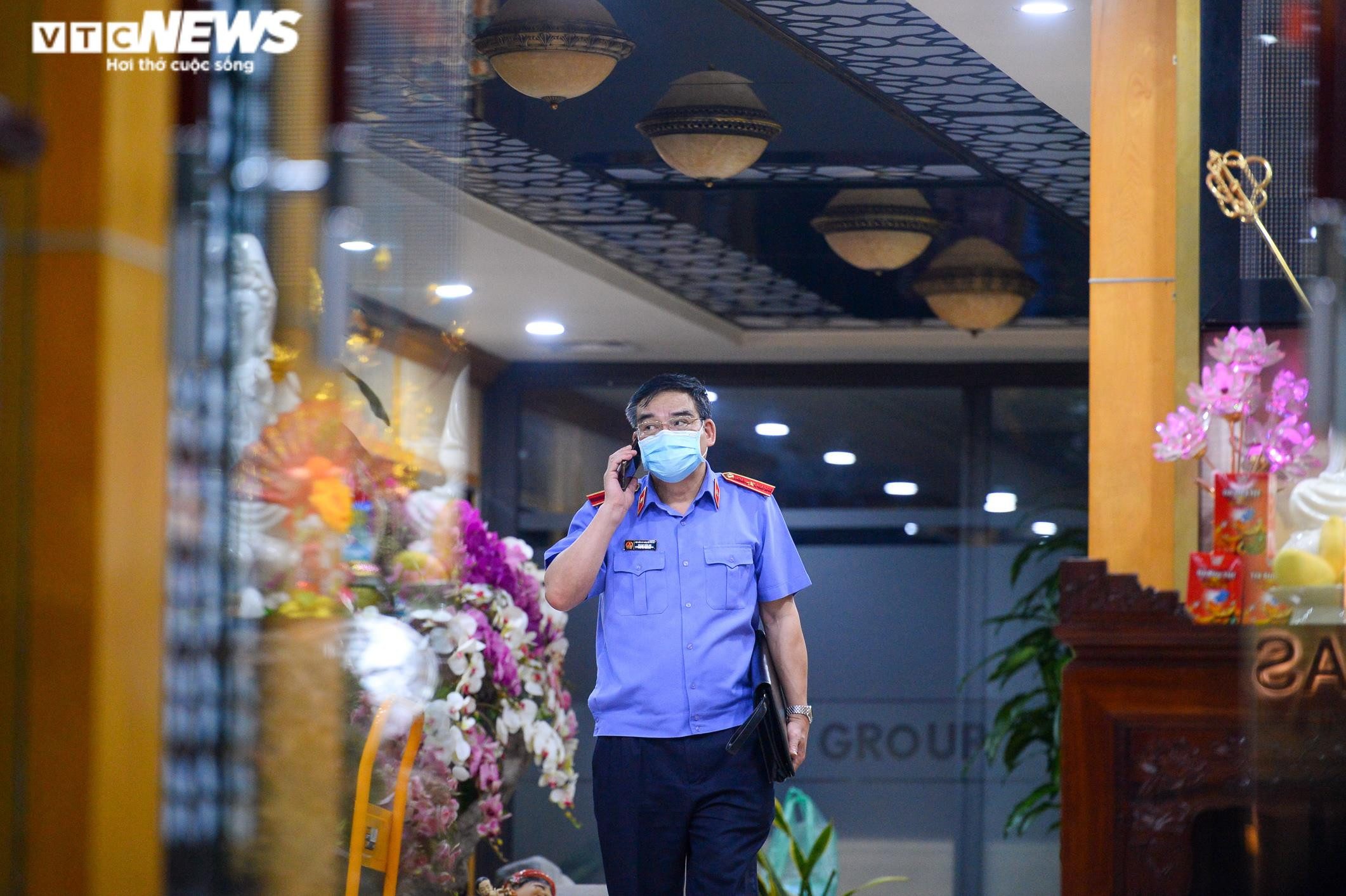 Ảnh: Khám xét trụ sở AIC Group của bà Nguyễn Thị Thanh Nhàn - 4