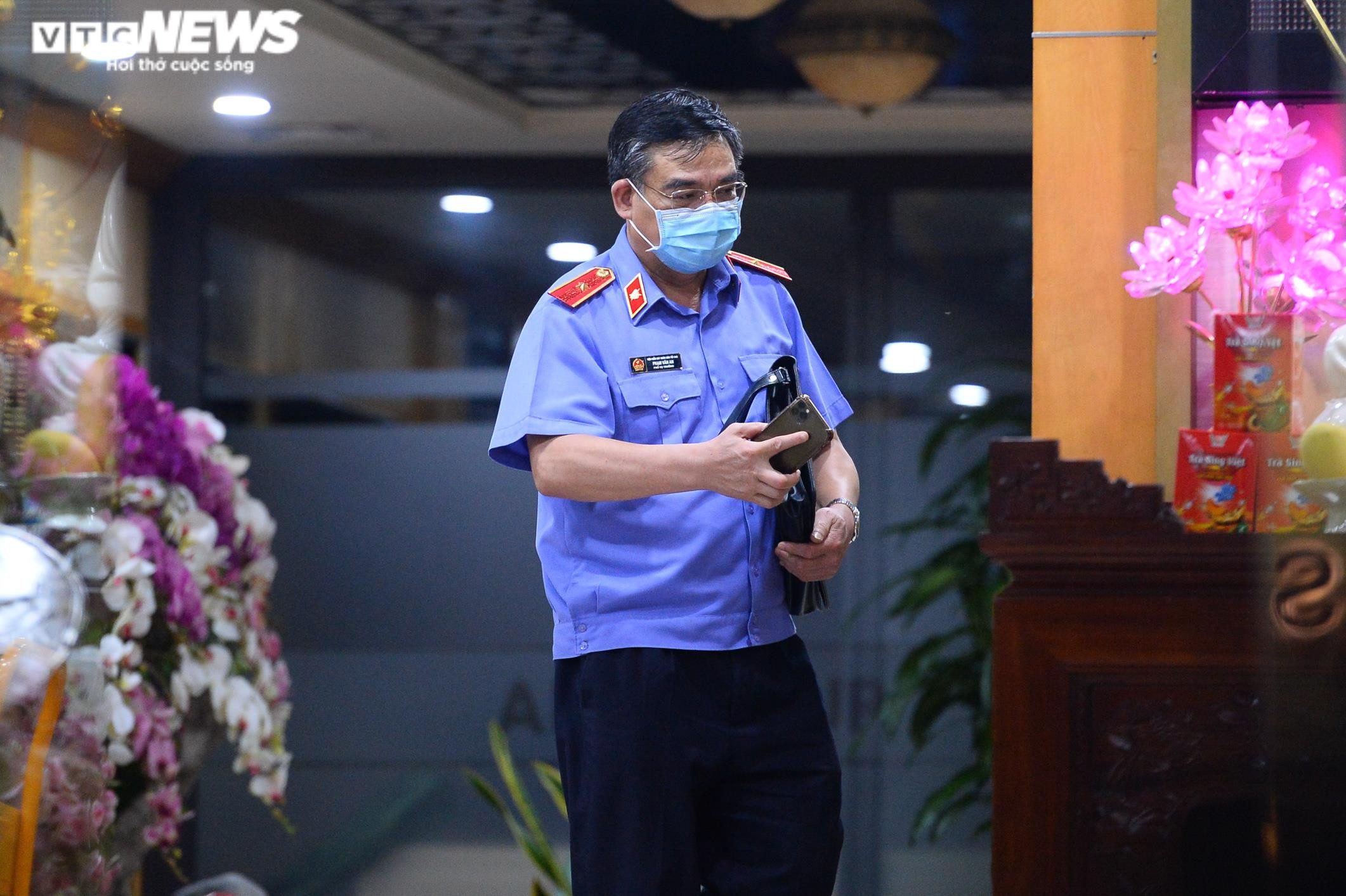 Ảnh: Khám xét trụ sở AIC Group của bà Nguyễn Thị Thanh Nhàn - 5