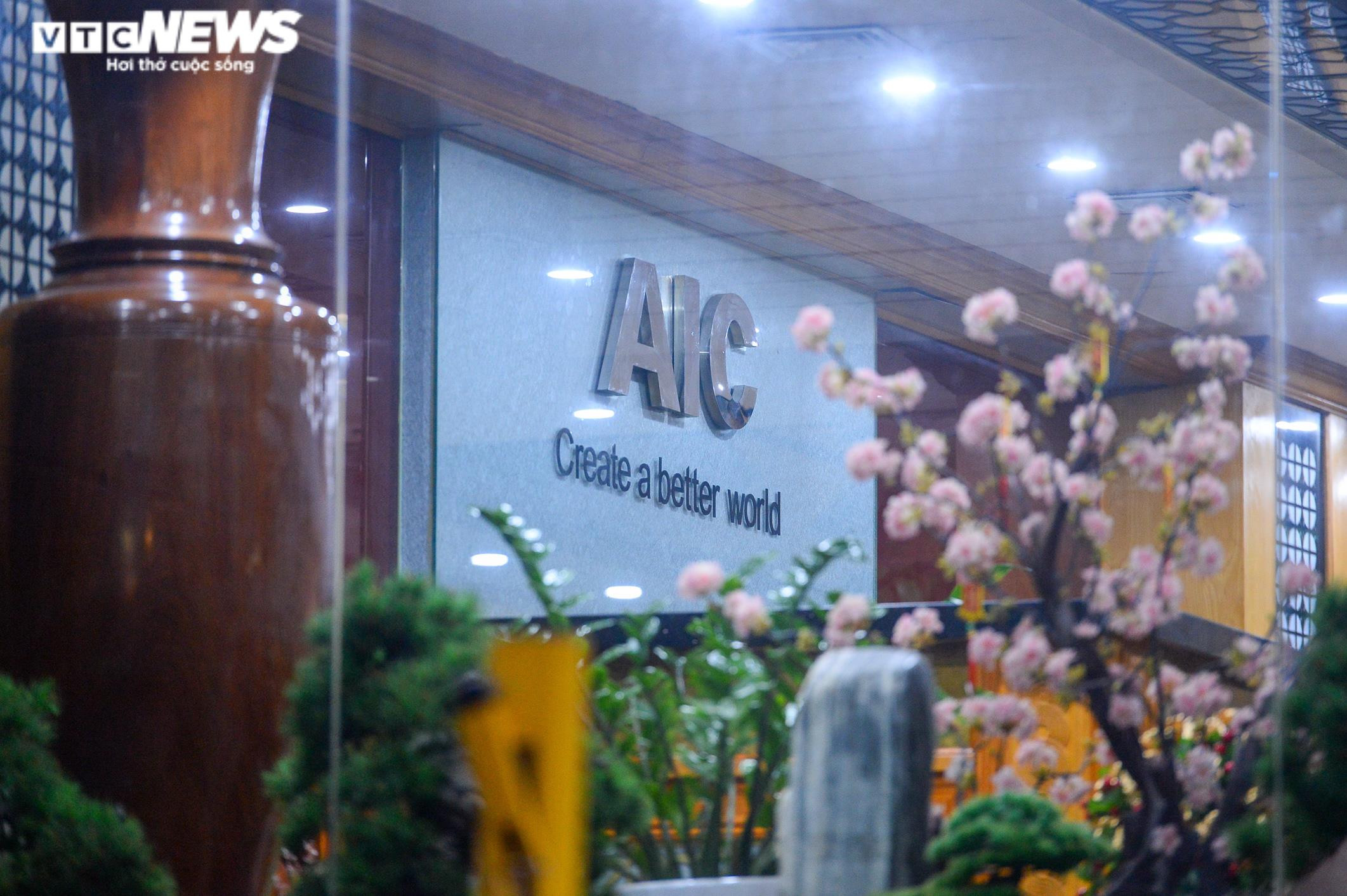 Ảnh: Khám xét trụ sở AIC Group của bà Nguyễn Thị Thanh Nhàn - 7