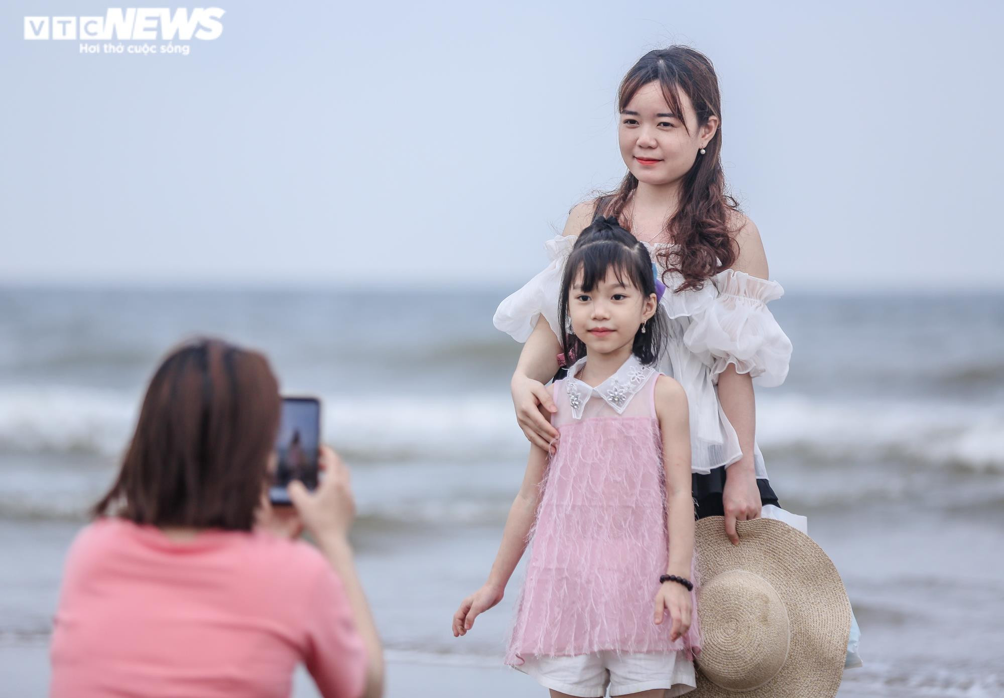 Ảnh: Nhiều khách sạn ế phòng, người kinh doanh ở Sầm Sơn lo lắng vì vắng khách - 11