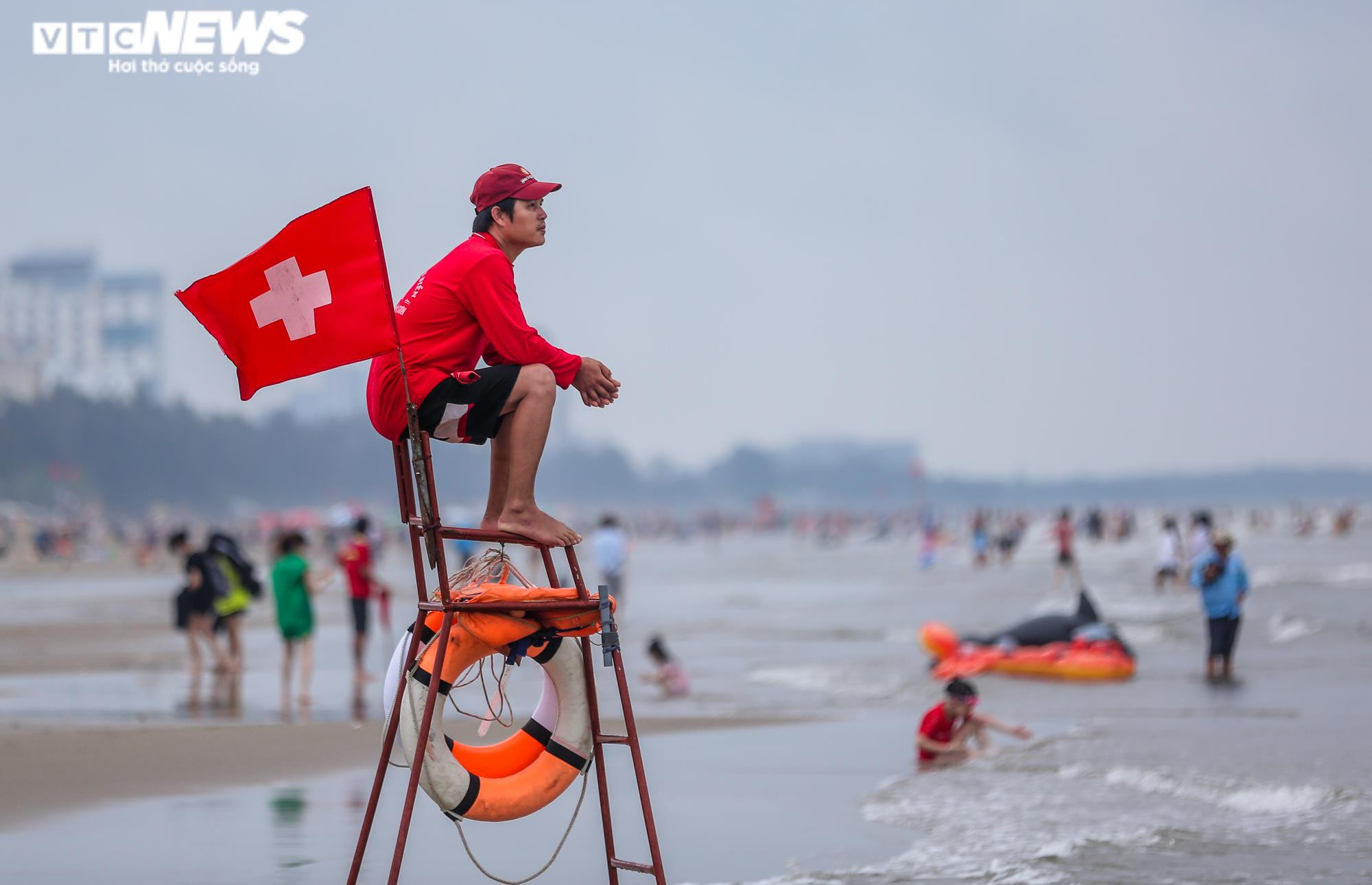 Ảnh: Nhiều khách sạn ế phòng, người kinh doanh ở Sầm Sơn lo lắng vì vắng khách - 13