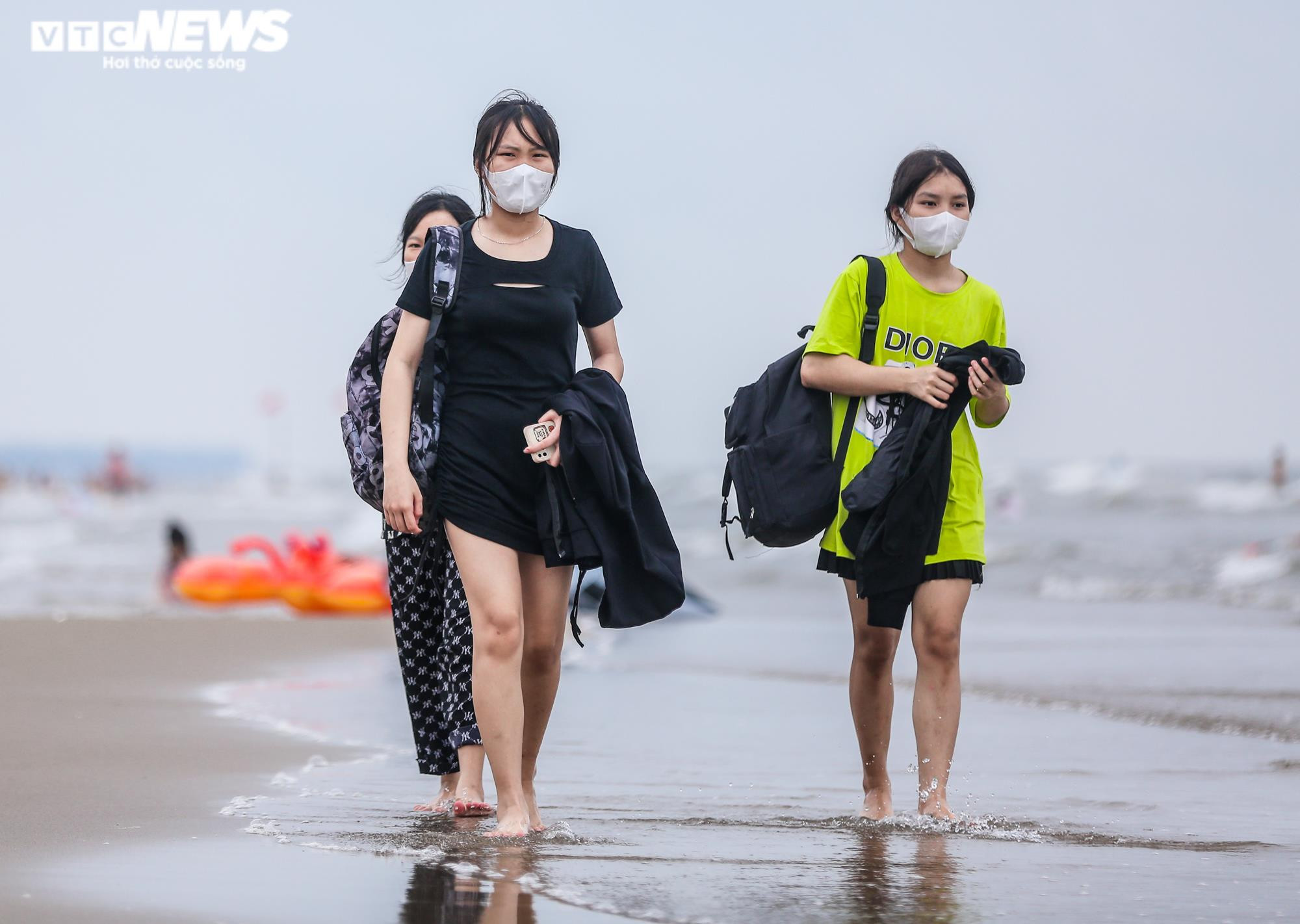 Ảnh: Nhiều khách sạn ế phòng, người kinh doanh ở Sầm Sơn lo lắng vì vắng khách - 10