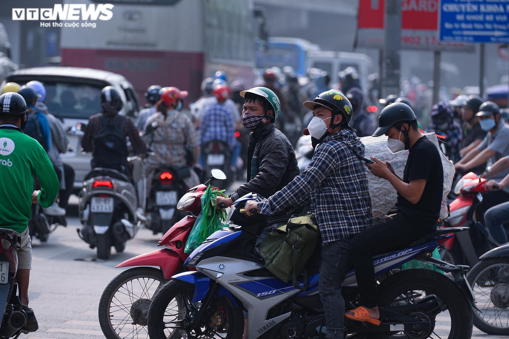 Người Thủ đô nườm nượp về quê, đường vành đai 3 tê liệt từ đêm 29 đến sáng 30/4 - 11