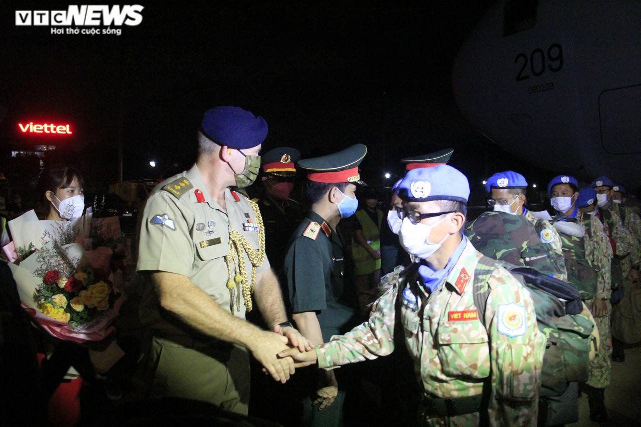 Các chiến sĩ mũ nồi xanh Việt Nam trở về từ Nam Sudan trong ngày đặc biệt - 6