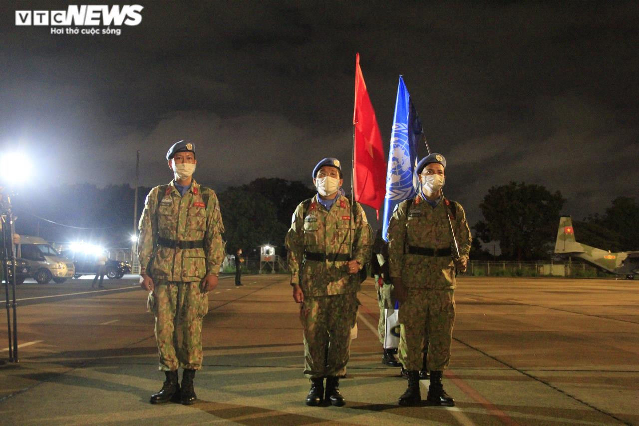 Các chiến sĩ mũ nồi xanh Việt Nam trở về từ Nam Sudan trong ngày đặc biệt - 14