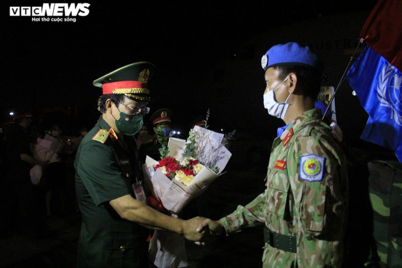 Các chiến sĩ mũ nồi xanh Việt Nam trở về từ Nam Sudan trong ngày đặc biệt - 12