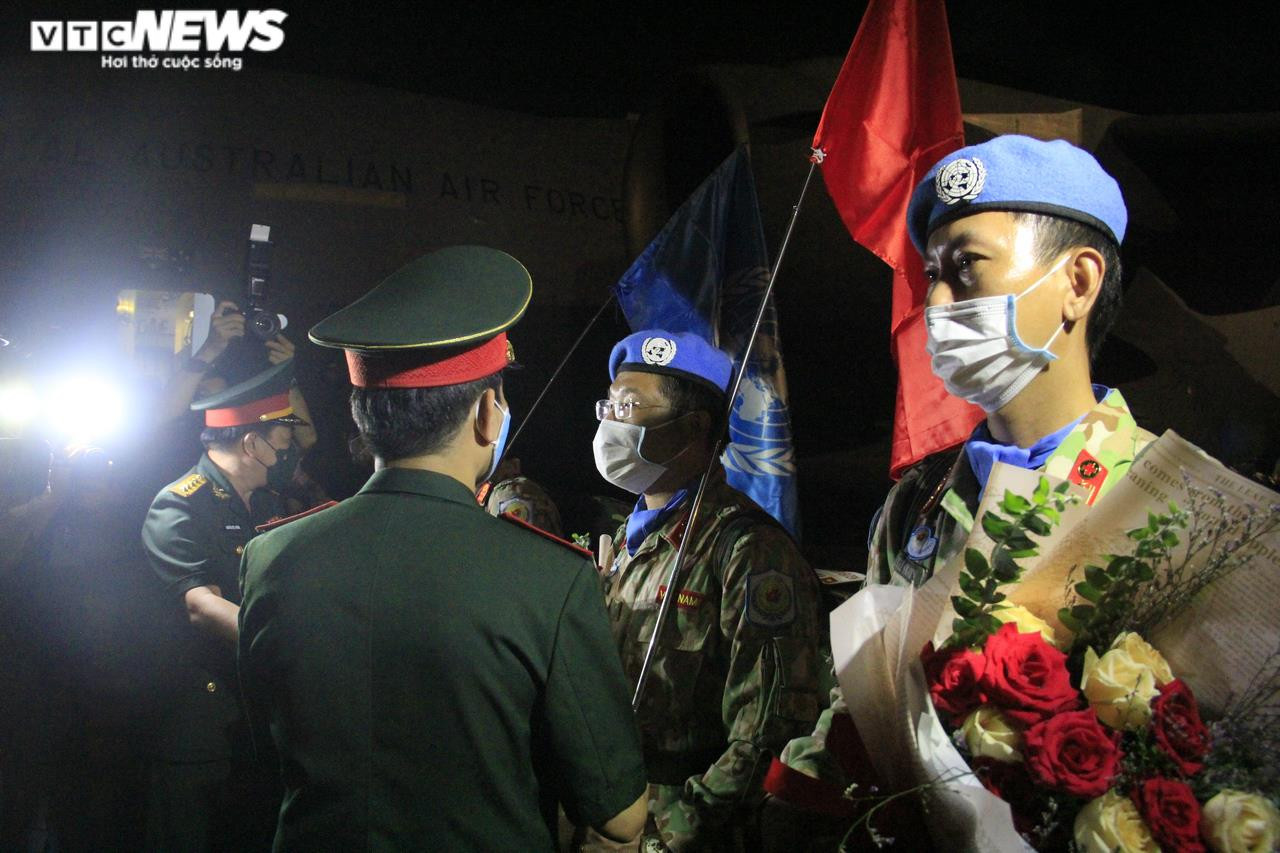 Các chiến sĩ mũ nồi xanh Việt Nam trở về từ Nam Sudan trong ngày đặc biệt - 13