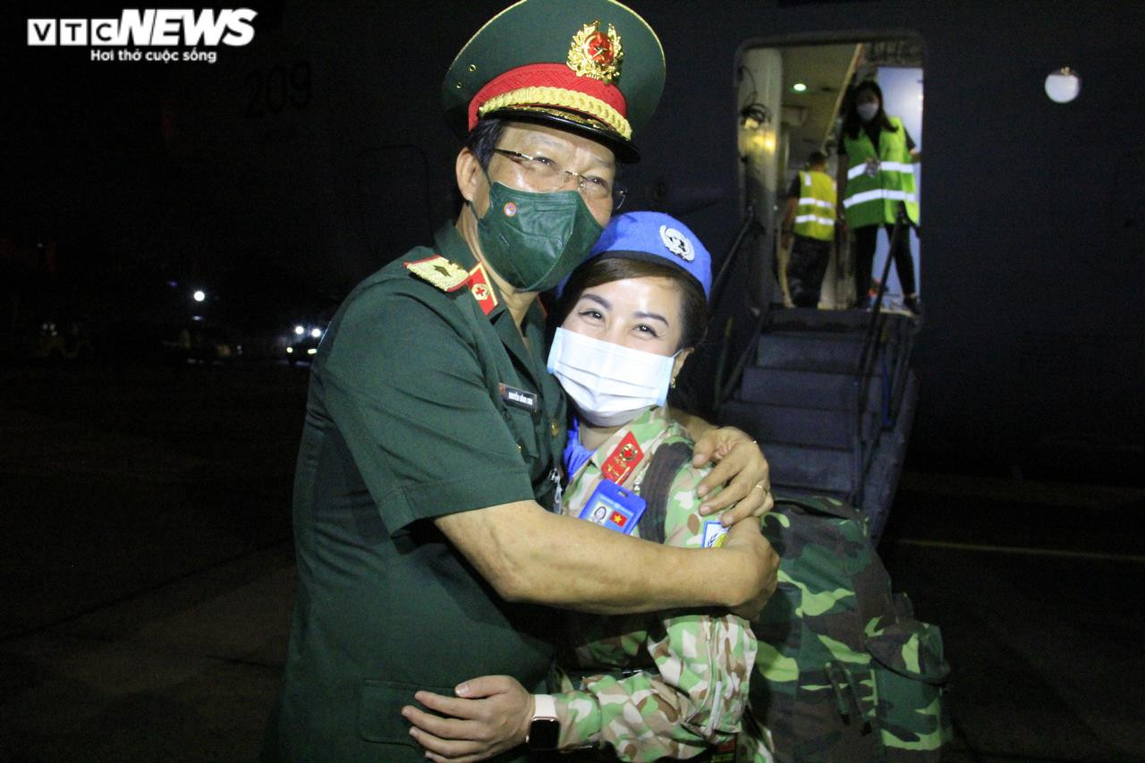 Các chiến sĩ mũ nồi xanh Việt Nam trở về từ Nam Sudan trong ngày đặc biệt - 9