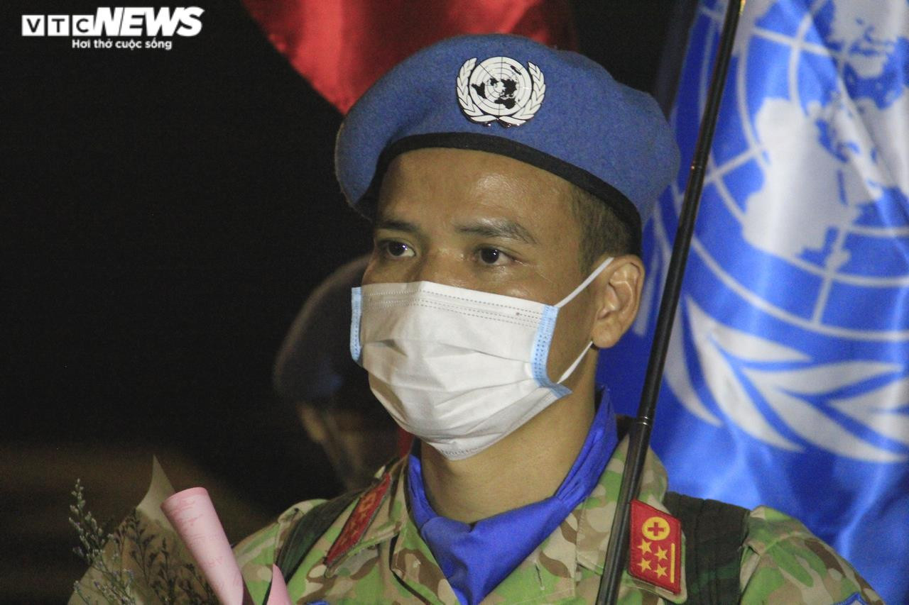 Các chiến sĩ mũ nồi xanh Việt Nam trở về từ Nam Sudan trong ngày đặc biệt - 16