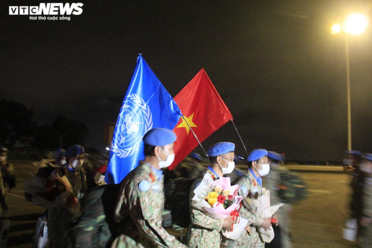 Các chiến sĩ mũ nồi xanh Việt Nam trở về từ Nam Sudan trong ngày đặc biệt - 11