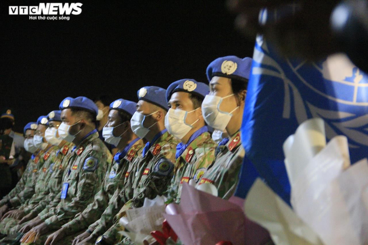 Các chiến sĩ mũ nồi xanh Việt Nam trở về từ Nam Sudan trong ngày đặc biệt - 15