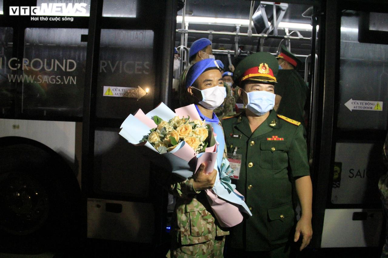 Các chiến sĩ mũ nồi xanh Việt Nam trở về từ Nam Sudan trong ngày đặc biệt - 18